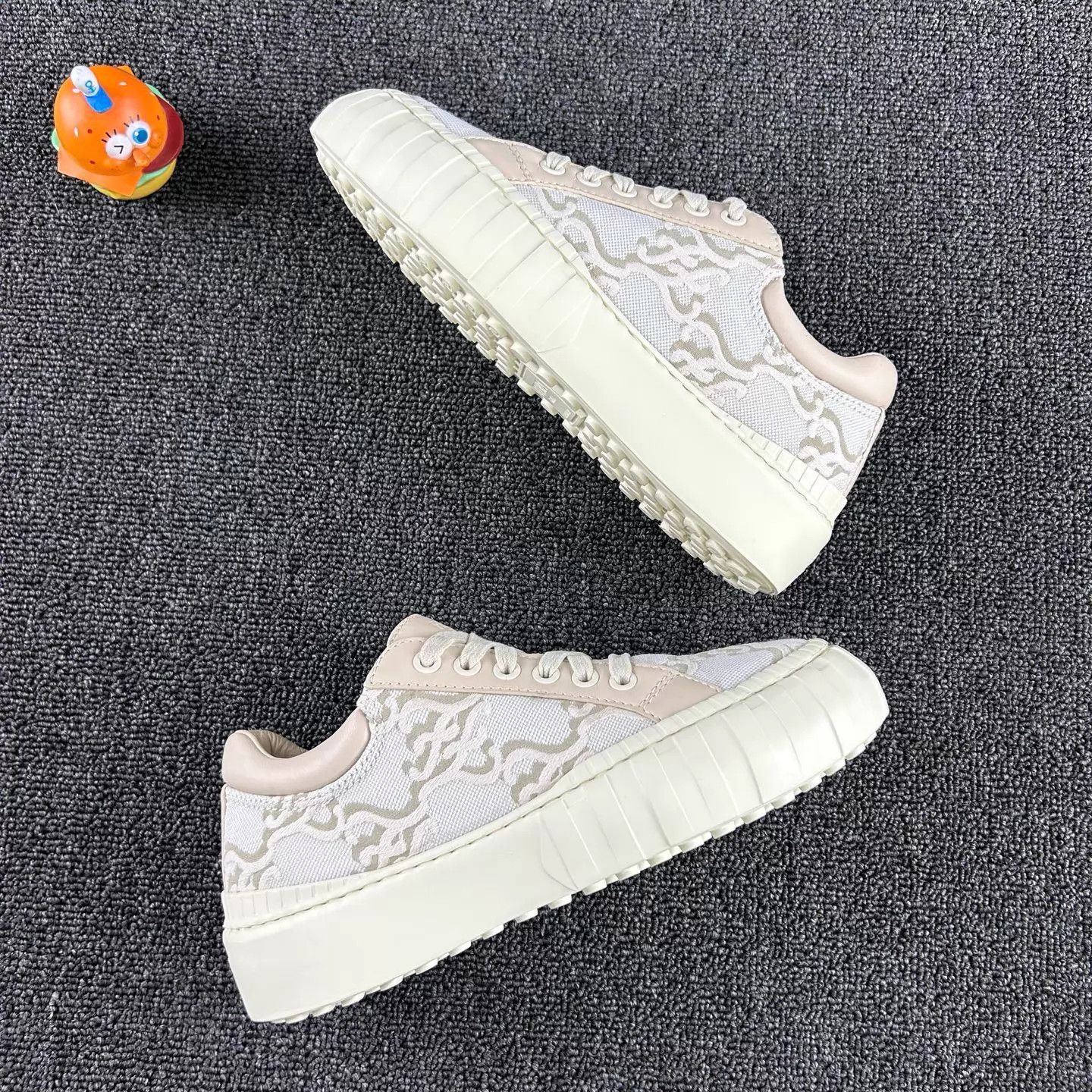 Fendi Fendi Monogram Beige Low-Top Sneakers 36 Size US 5.5 / IT 35.5 - 4 Thumbnail