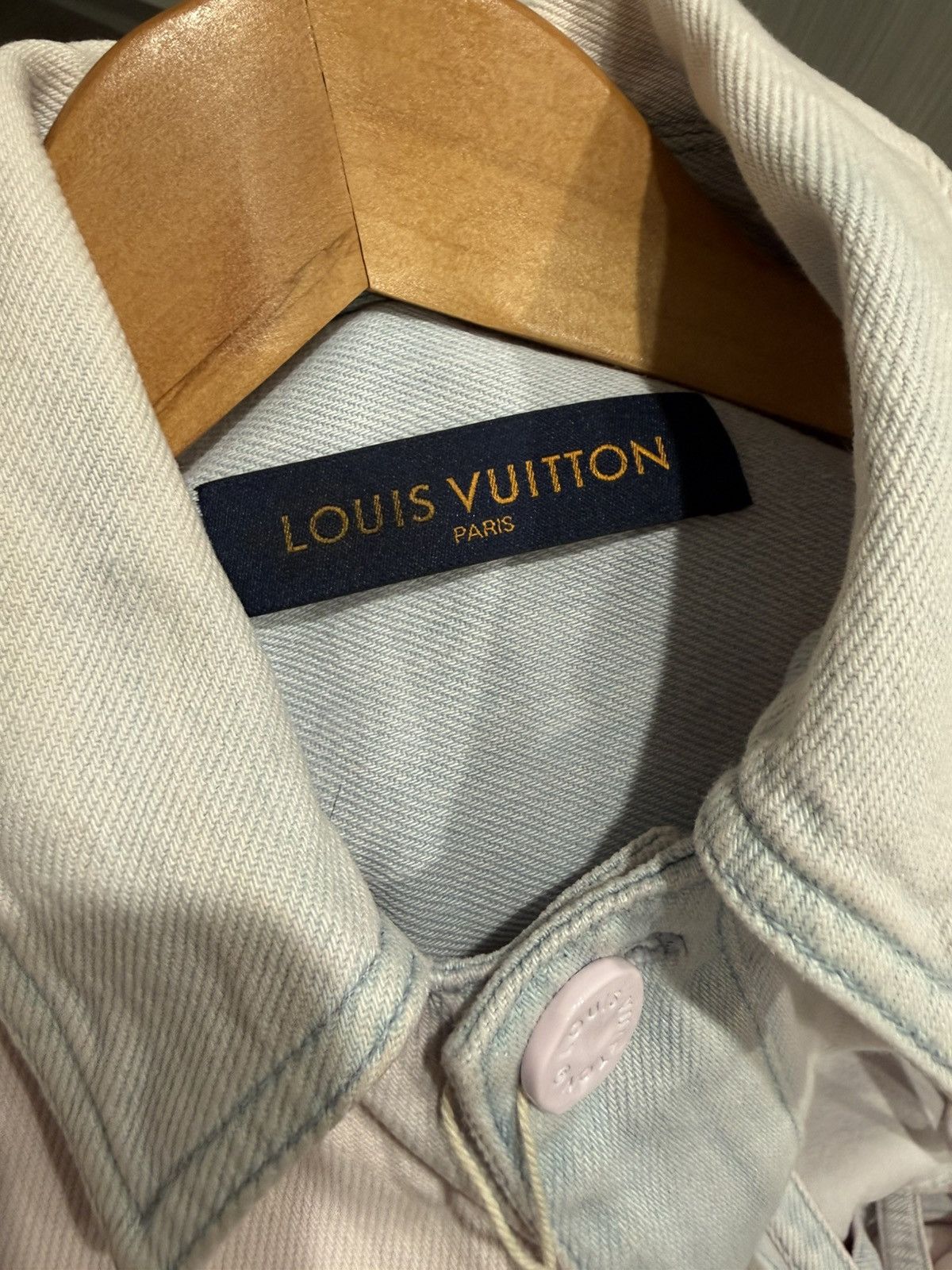 Louis Vuitton Louis Vuitton Bleached Pink Oversized Denim Jacket Size US M / EU 48-50 / 2 - 7 Thumbnail