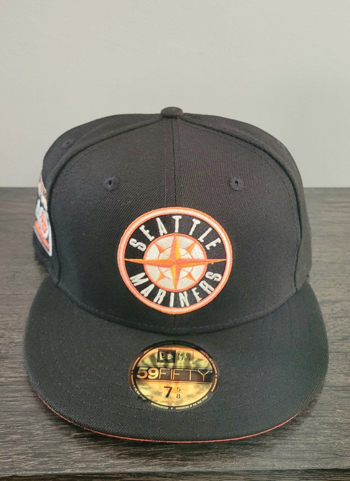 New Era *Firm* 7 5/8 Hat Club Seattle Mariners Fitted Hat GITD Size ONE SIZE - 1 Thumbnail