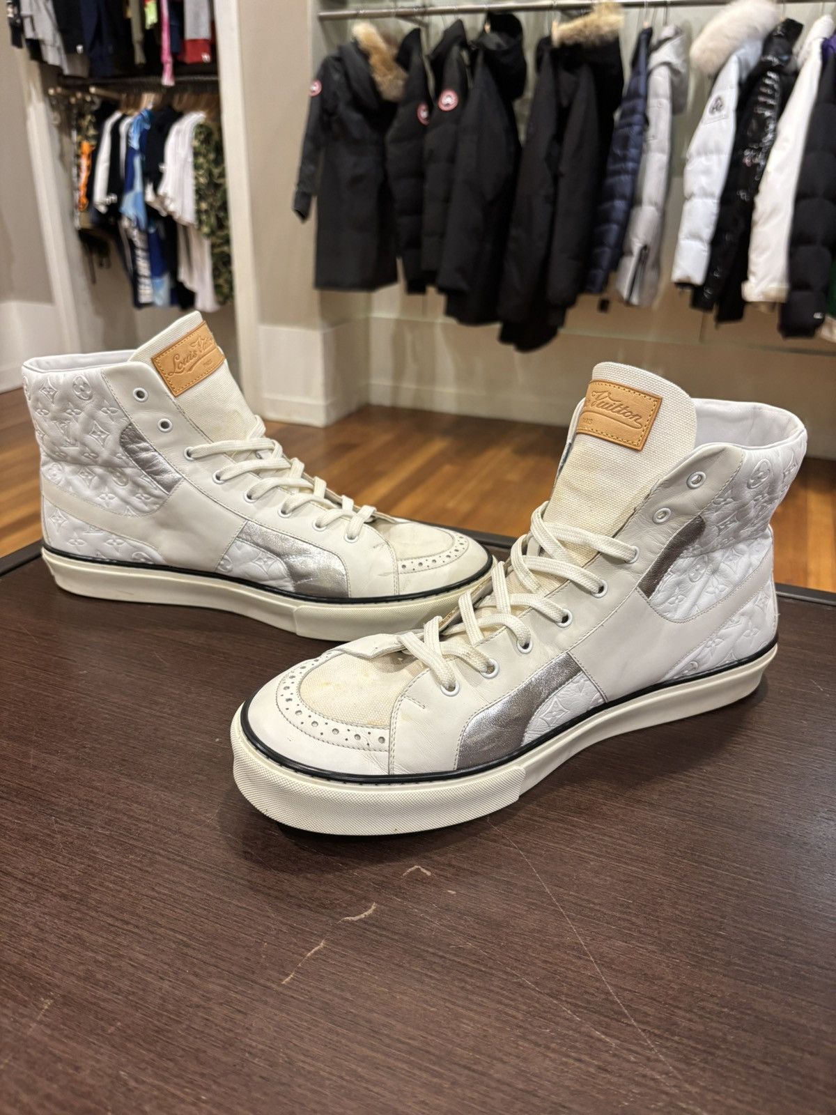 Louis Vuitton Louis Vuitton White Leather Trainers Size US 11 / EU 44 - 2 Thumbnail