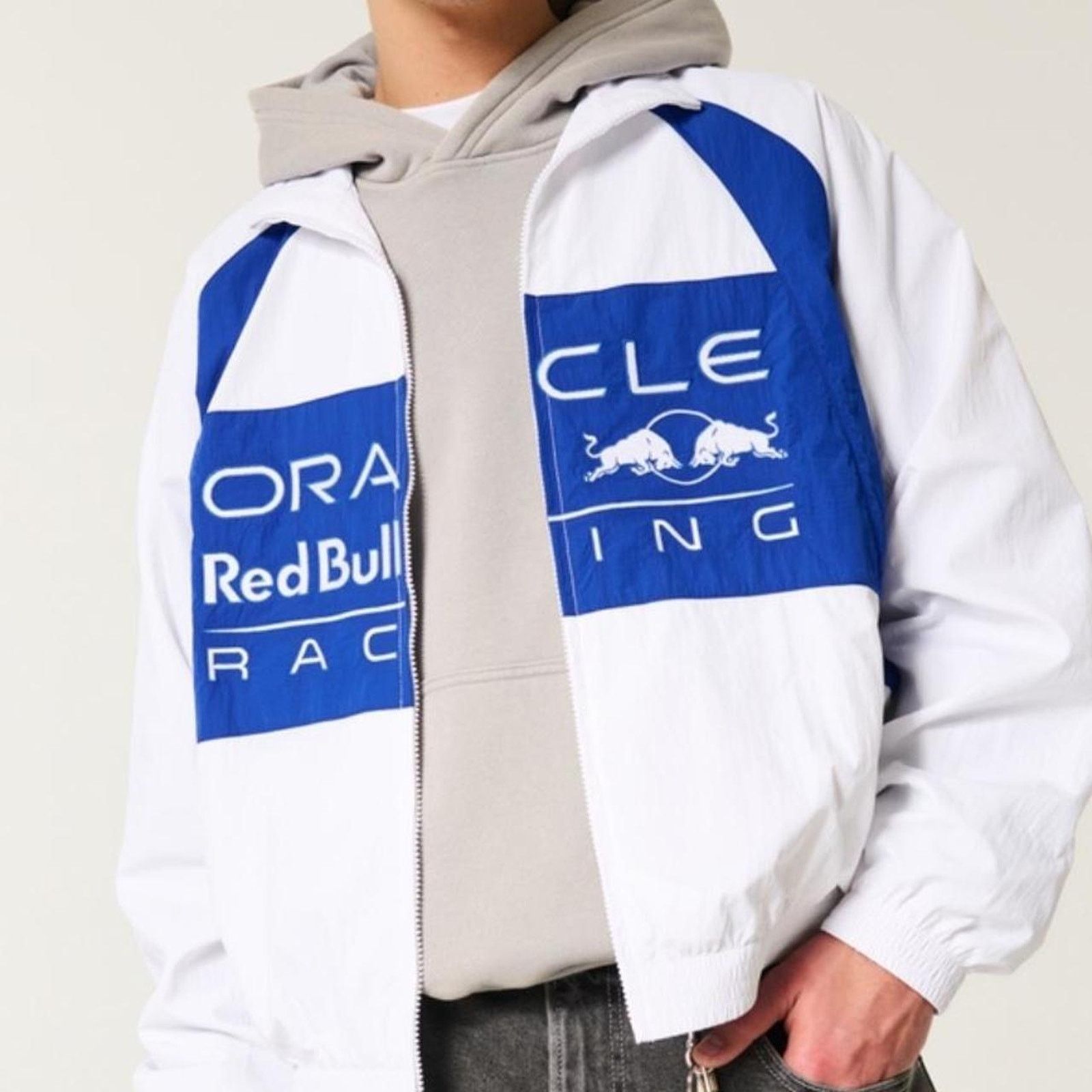 Hollister Oracle red bull racing graphic in medium Size US M / EU 48-50 / 2 - 5 Thumbnail