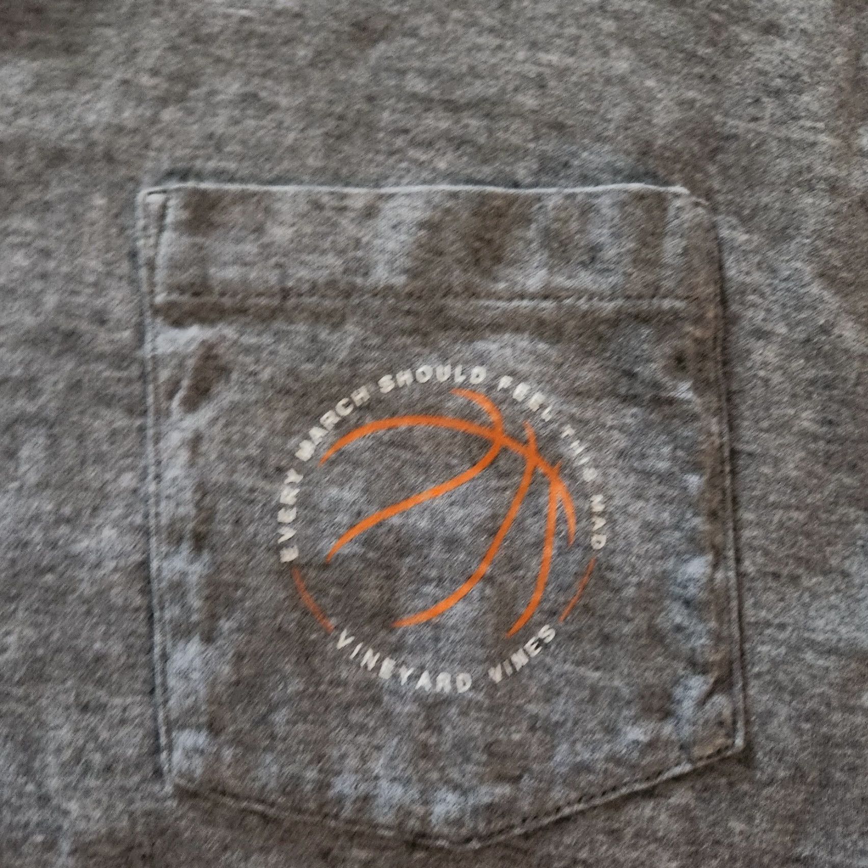Vineyard Vines Vineyard Vines Long Sleeve T-Shirt March Madness Basketball Mens 2XL Gray Crew Neck Cotton Logo Shirt Size US XXL / EU 58 / 5 - 5 Thumbnail