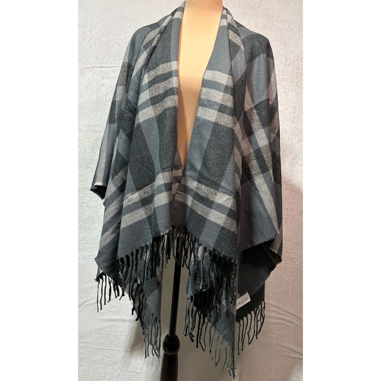 Other SIIZU Causebox Women's Sustainable Ruana Shawl Poncho Wrap Size ONE SIZE - 4 Thumbnail