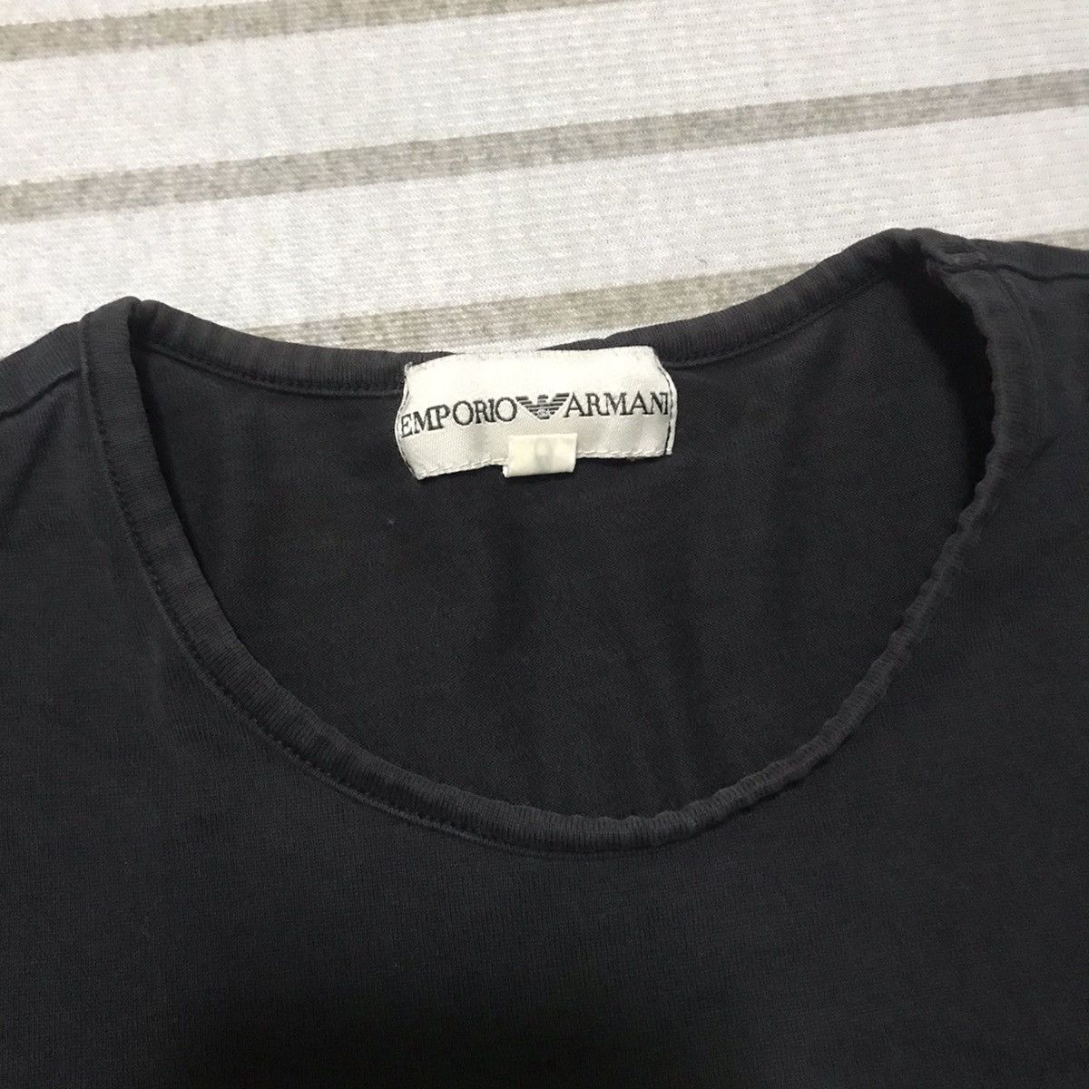 Emporio Armani EMPORIO ARMANI CENTER WOMEN RARE TEE Size M / US 6-8 / IT 42-44 - 3 Thumbnail