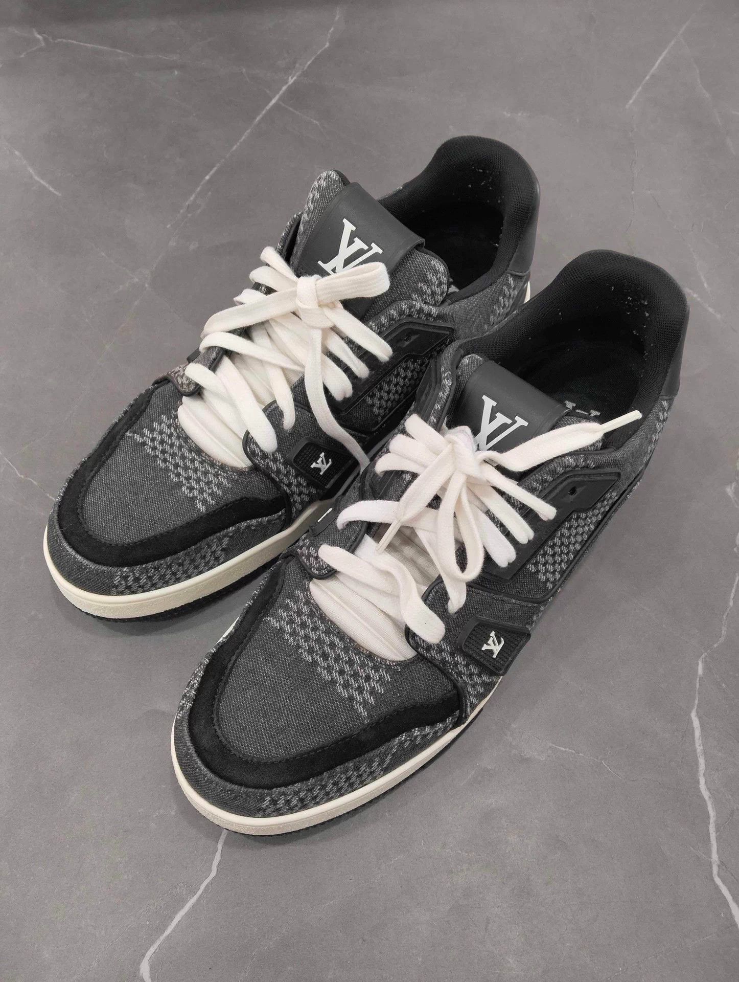 Louis Vuitton LV Damier Print Trainer Sneakers Size 42 Size US 9 / EU 42 - 1 Thumbnail