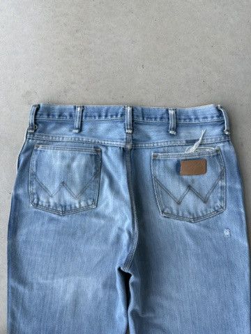 Vintage Vintage 80s Wrangler Light Wash Wide Leg Denim Jeans Size US 34 / EU 50 - 4 Thumbnail