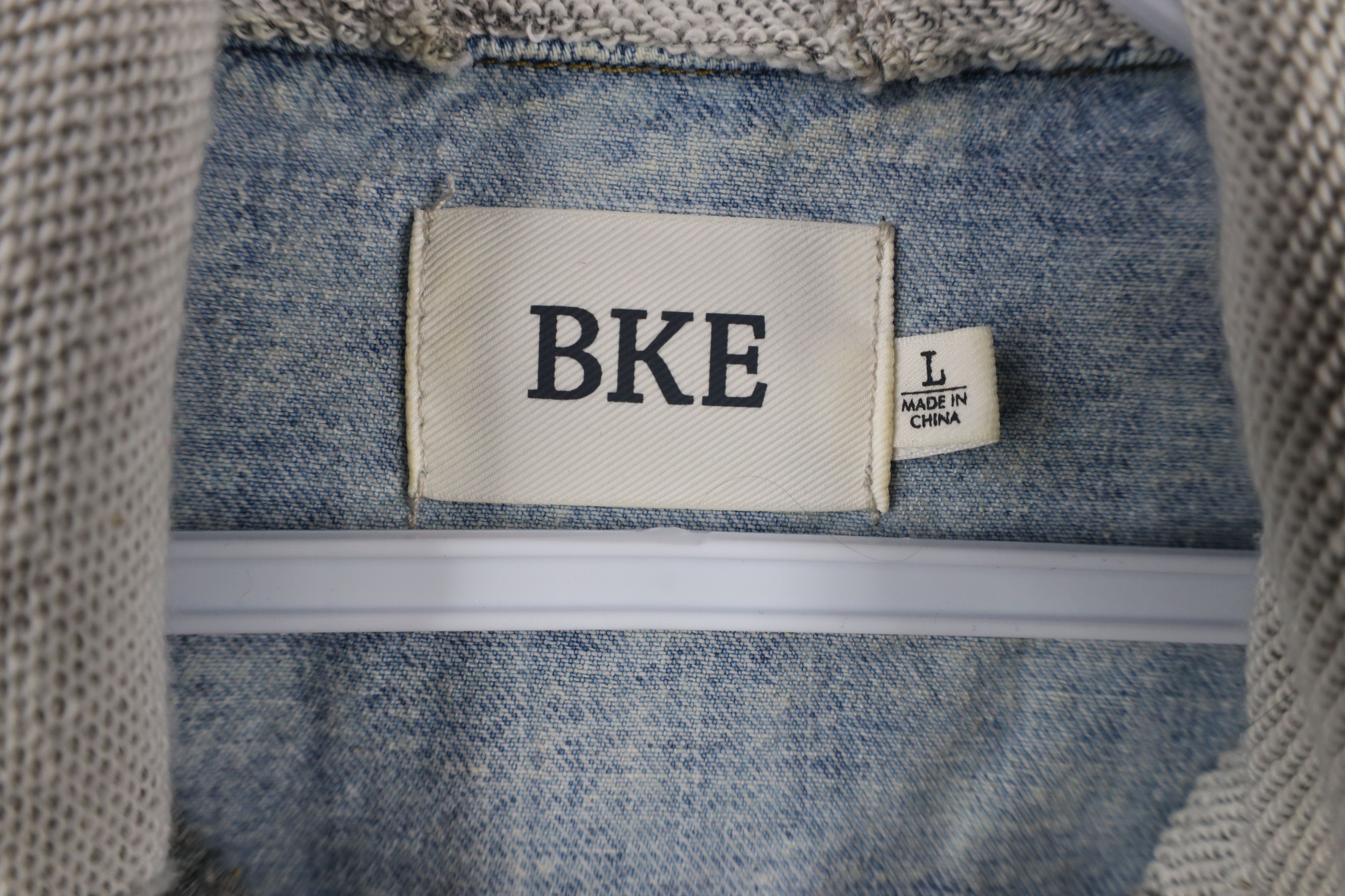 Vintage Buckle BKE Cropped Acid Wash Hooded Denim Trucker Jacket Size L / US 10 / IT 46 - 9 Thumbnail