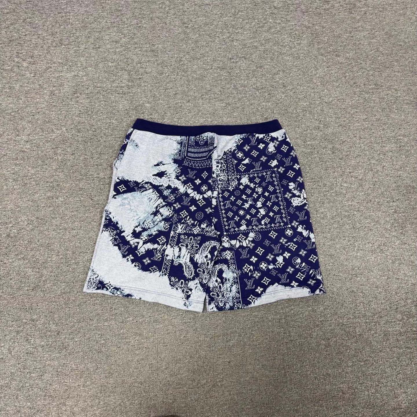 Louis Vuitton LV Monogram Camo allover knit short 5L Size US 44 / EU 60 - 2 Thumbnail