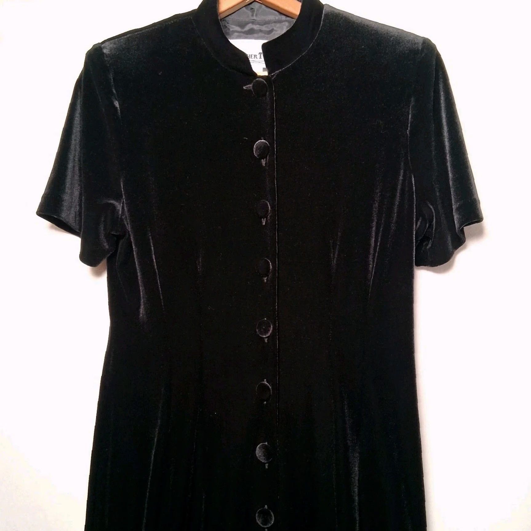 Velour VINTAGE Another Thyme Dress Shirt Womens 1990s Black Velour 10 Short Sleeve Round Neck Button Witchy Whimsy Goth 90s Velour Dress Size L / US 10 / IT 46 - 2 Thumbnail