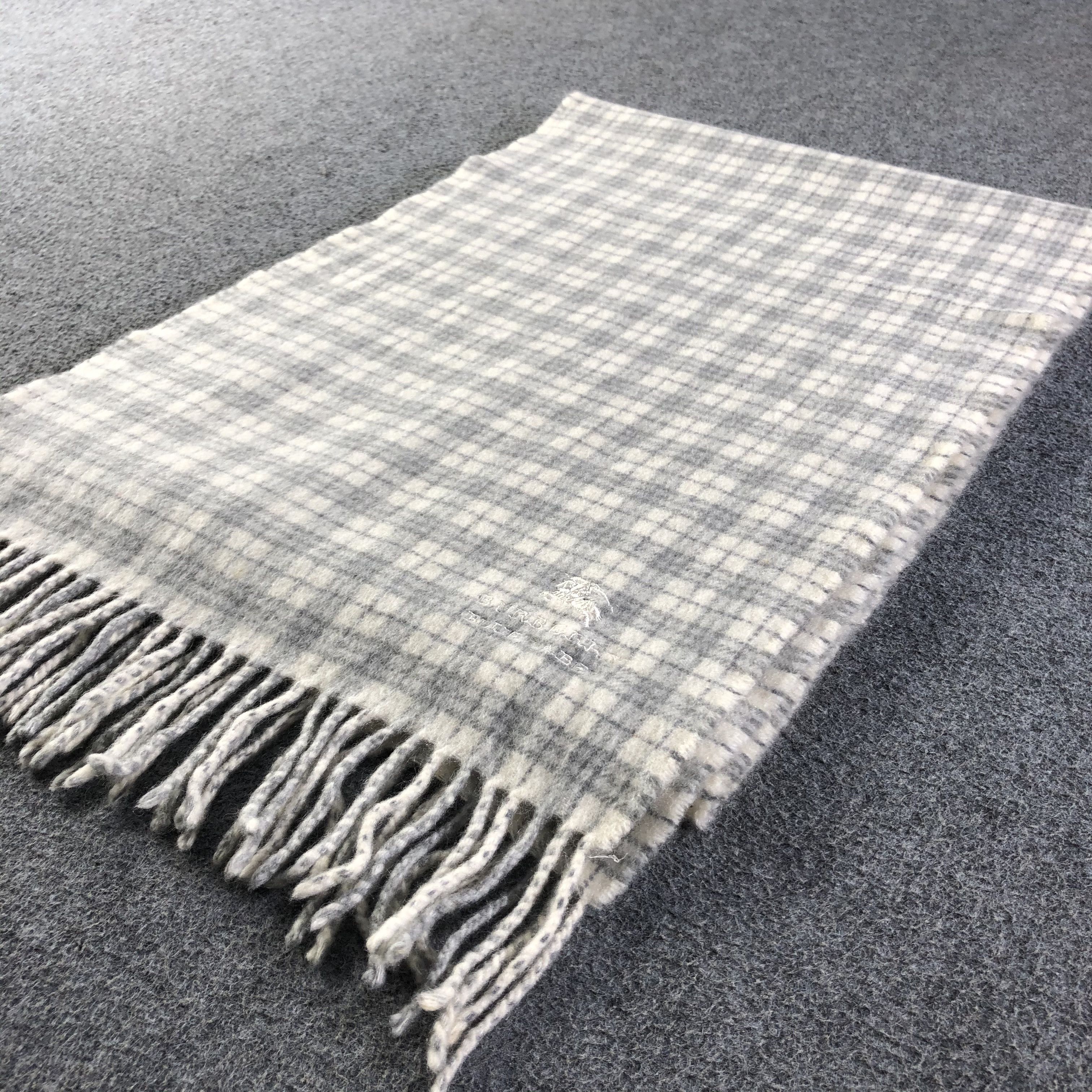 Burberry Burberry Blue Label Scarf / Muffler / Neckwear Size ONE SIZE - 3 Thumbnail