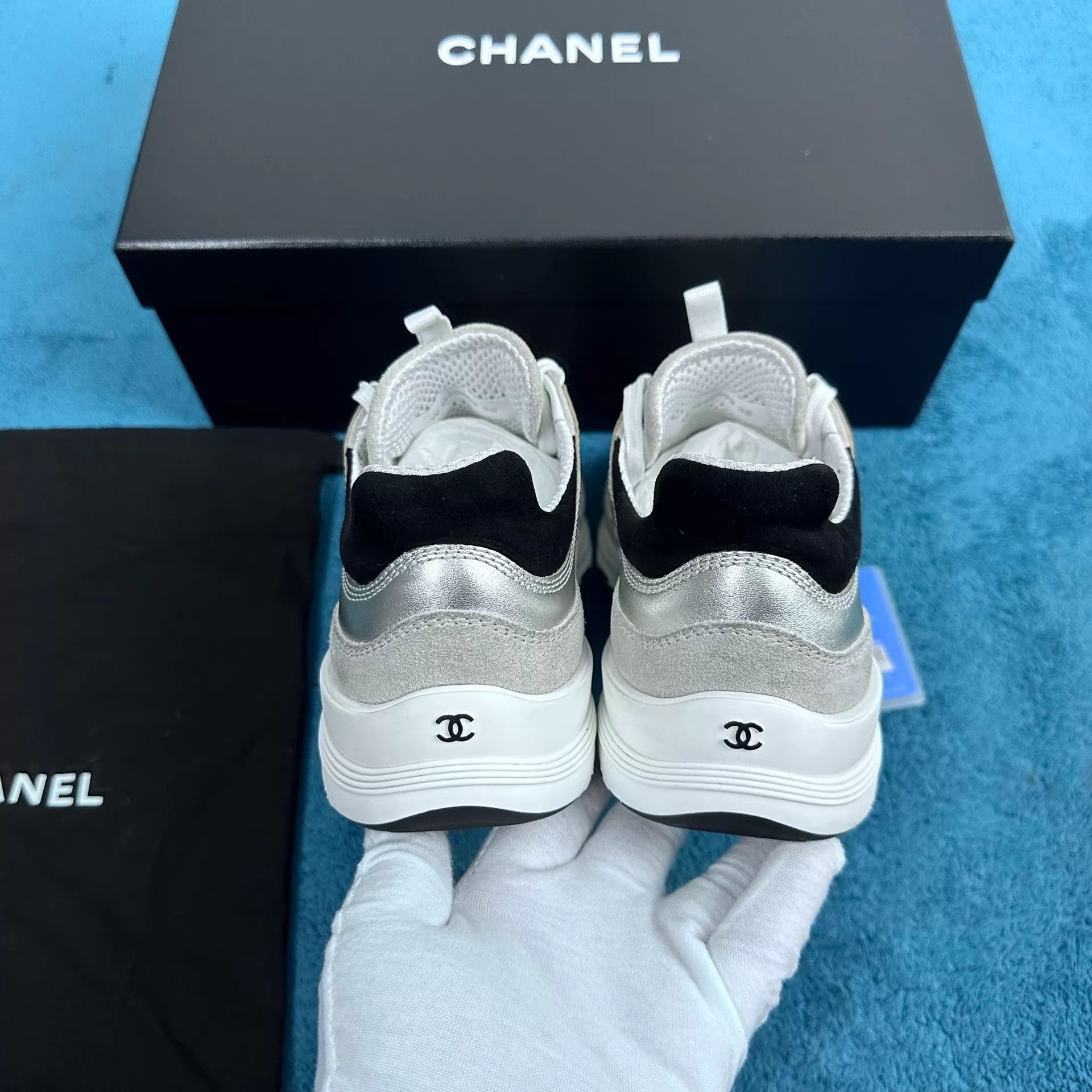 Chanel Chanel 25A Calfskin Low-Top Sneaker Light Gold 38 Size US 7.5 / IT 37.5 - 4 Thumbnail