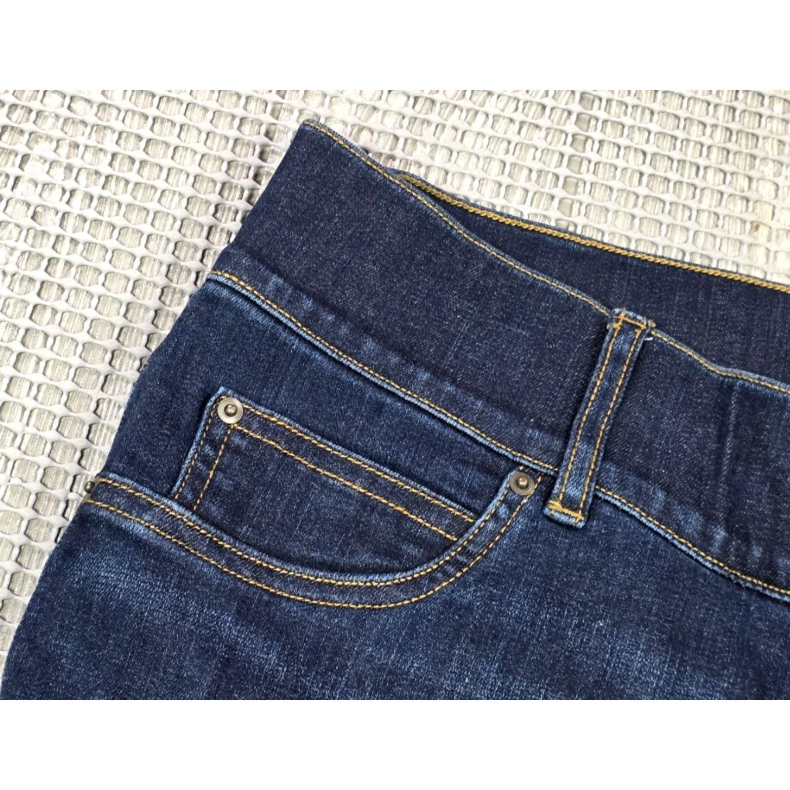 Spanx Spanx Flare Jeans 1X Denim Slimming 36x34 Midnight Shade Stretch Pull On High Rise Blue Womens Jeans Size 40" / US 18 - 6 Thumbnail