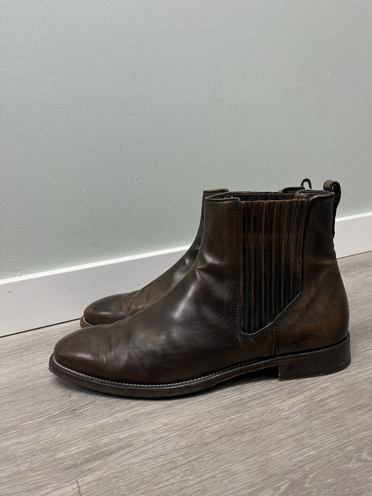John Varvatos burnished Chelsea boot size 13 Size US 13 / EU 46 - 7 Thumbnail
