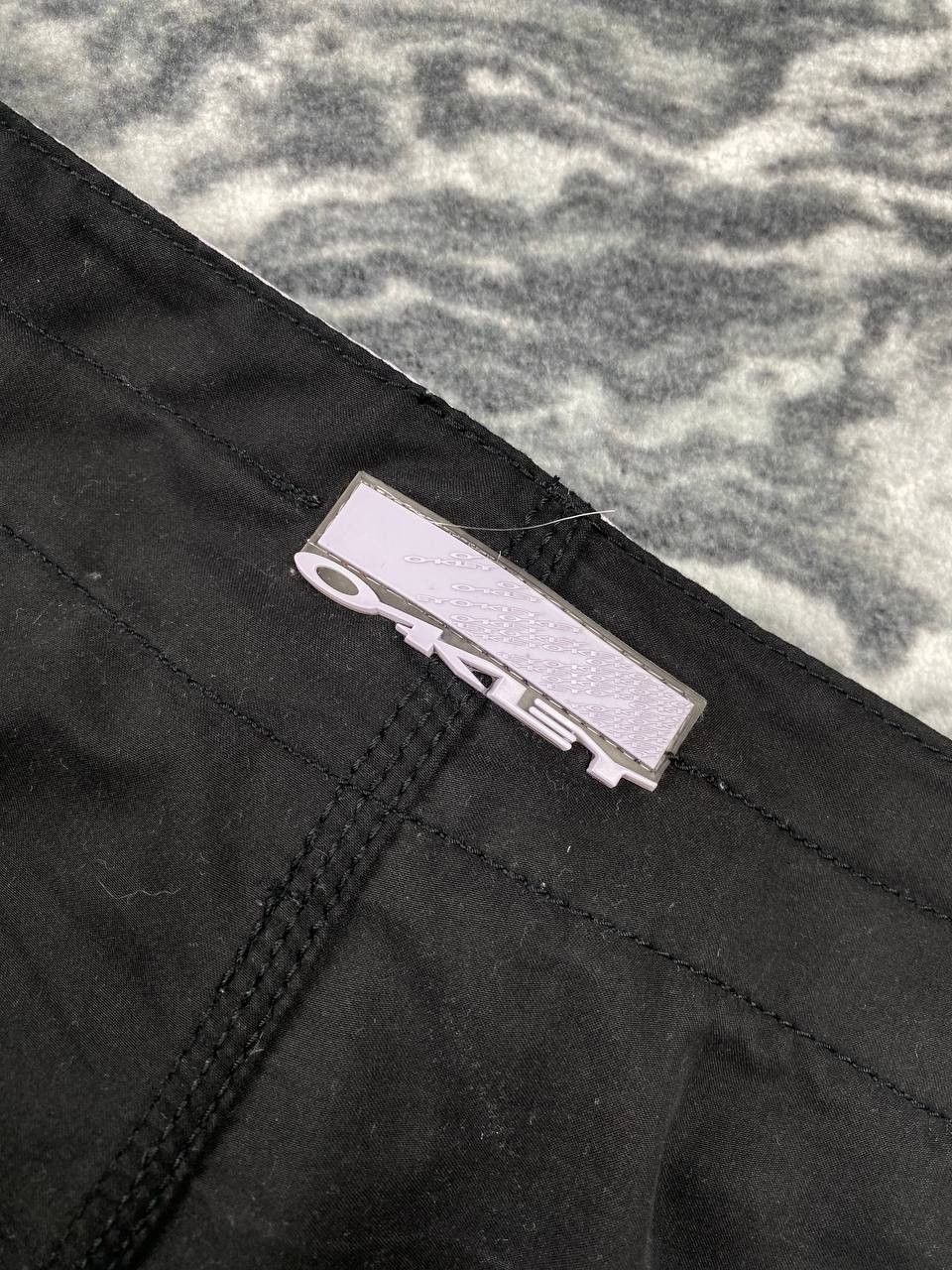 Oakley Vintage Oakley 90s Technical Shorts Board Swim Surf Size US 36 / EU 52 - 13 Thumbnail
