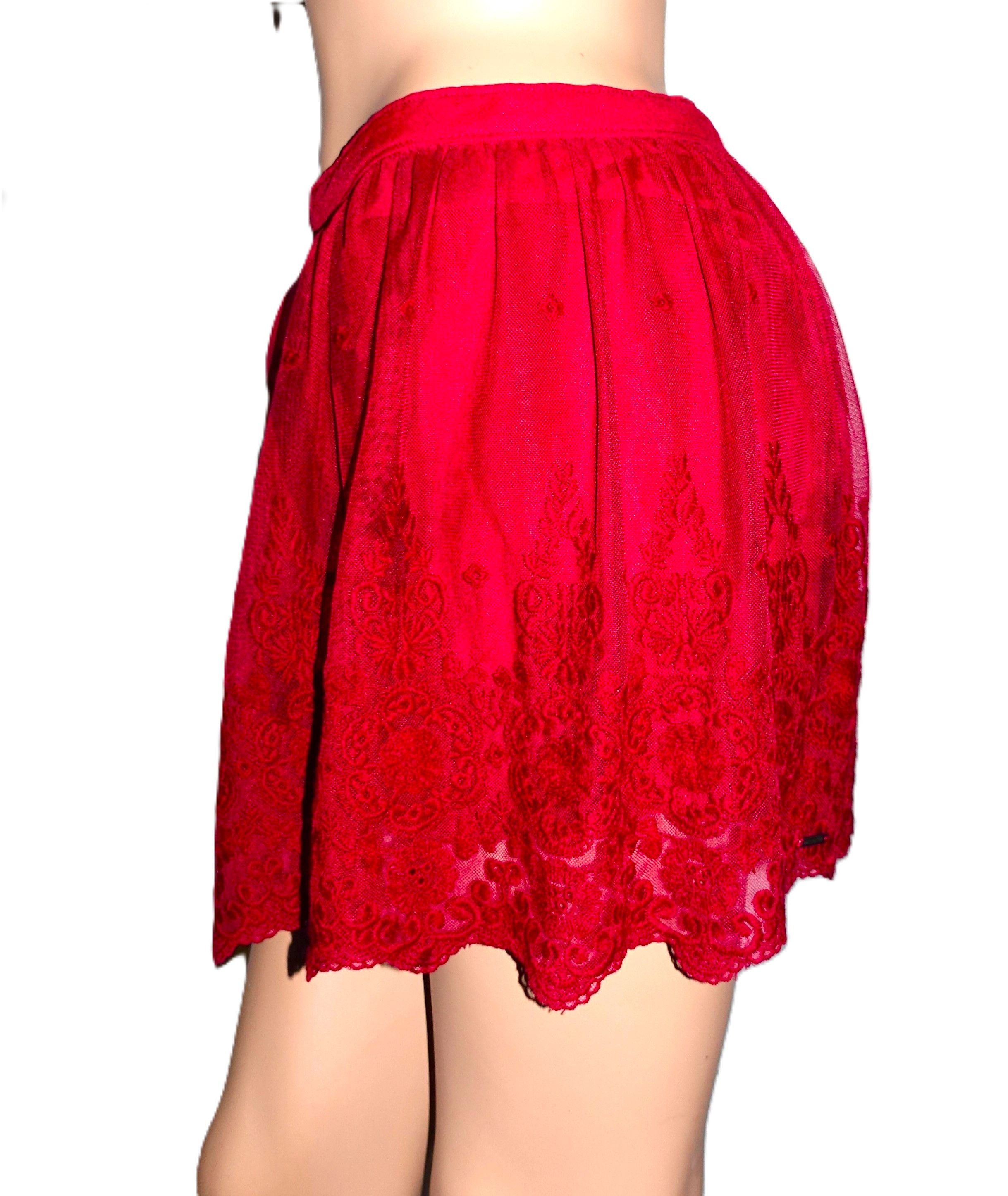 Hollister Hollister Red Embroidered Lace Skirt M Size 27" / US 4 / IT 40 - 4 Thumbnail