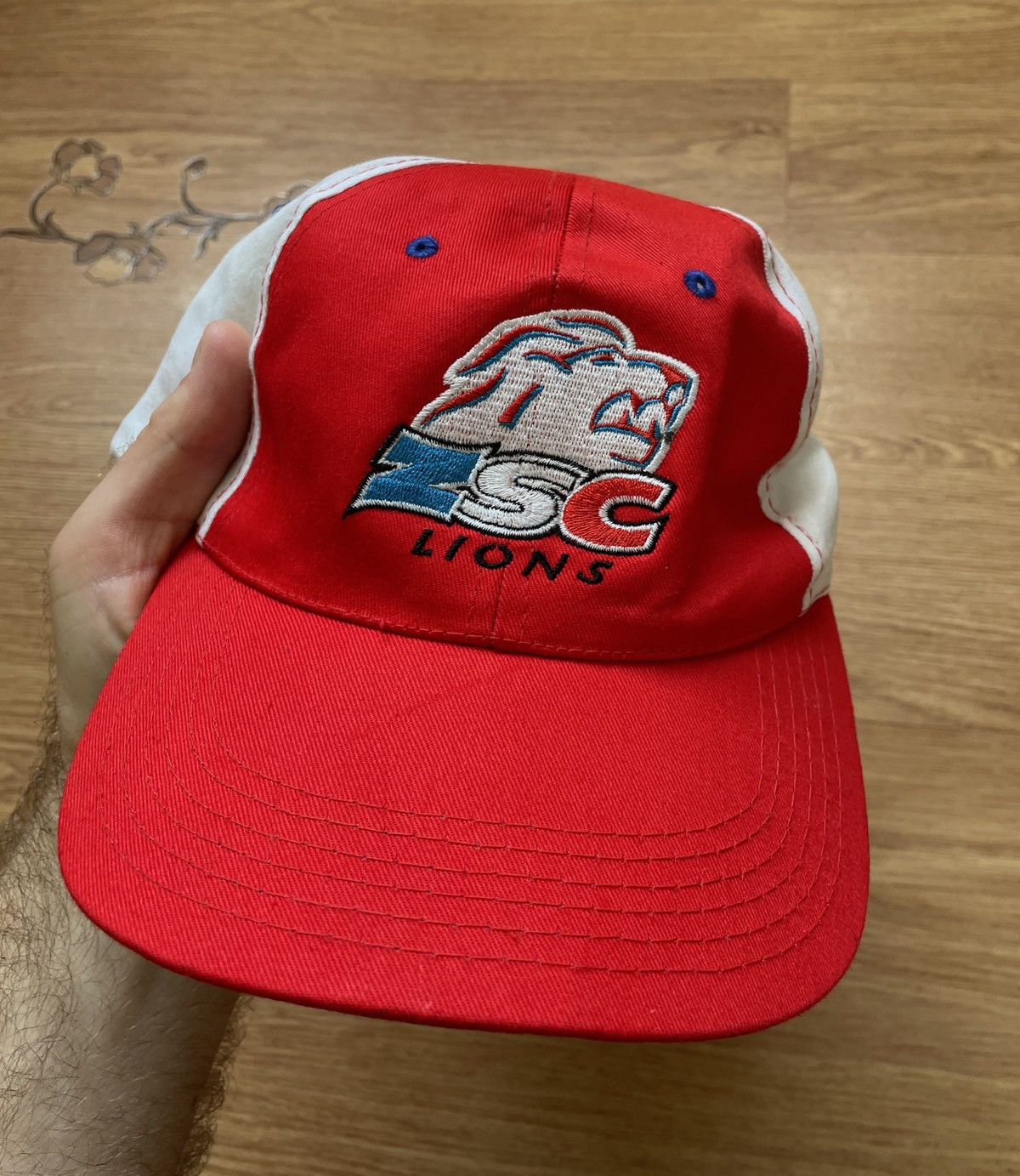 Vintage Vintage ZSC Lions Swiss Ice Hockey Cap, Zurich Switzerland Size ONE SIZE - 8 Thumbnail