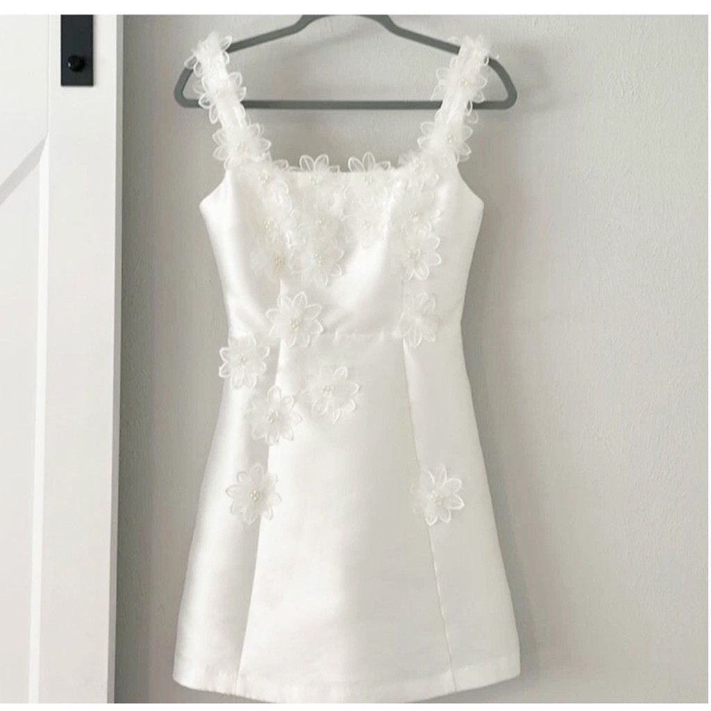 Designer NWOT ELLIATT White Floral Appliqué Mini Dress – Size S Size S / US 4 / IT 40 - 9 Thumbnail