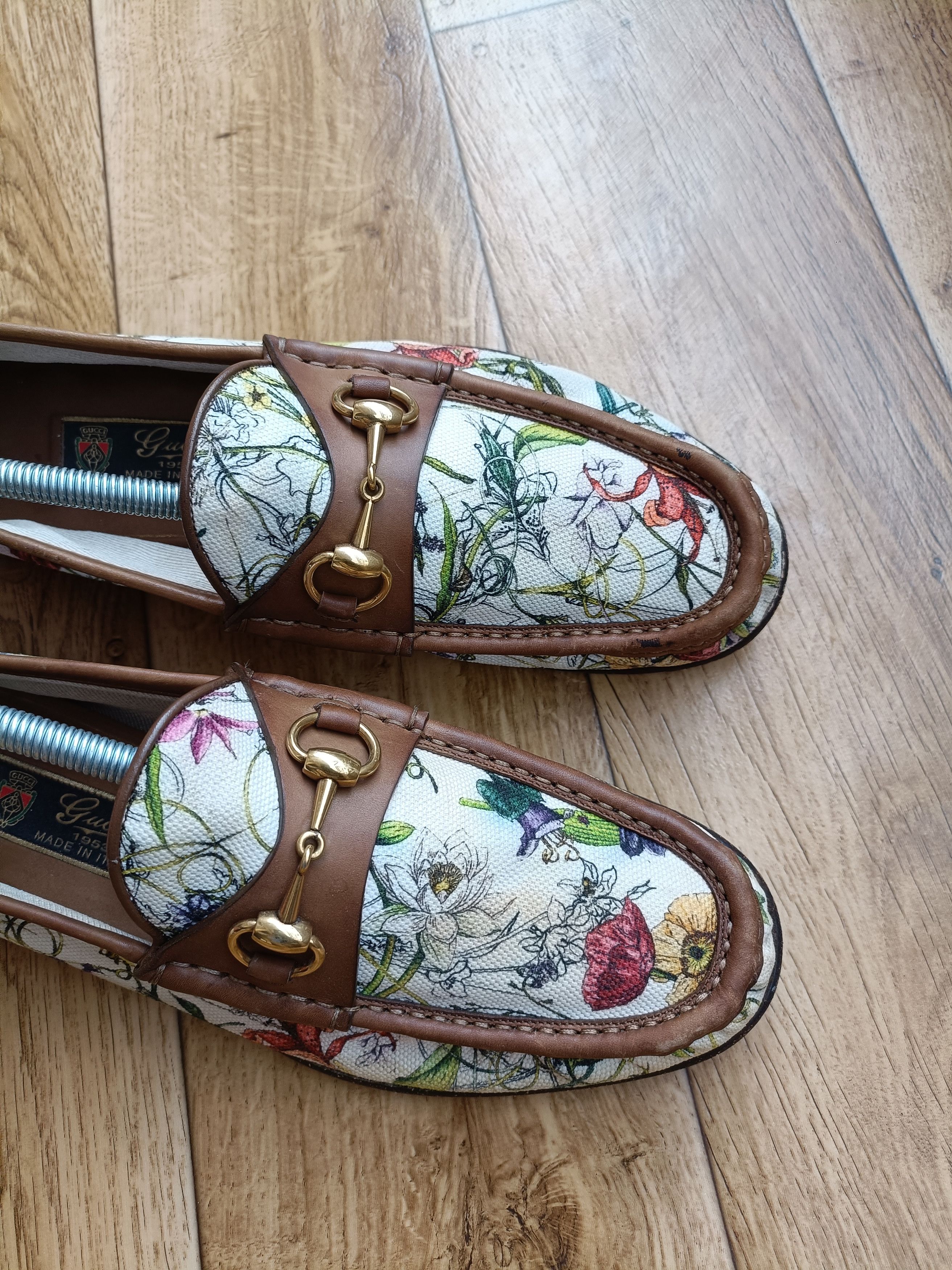 Fashion gucci floral print loafers