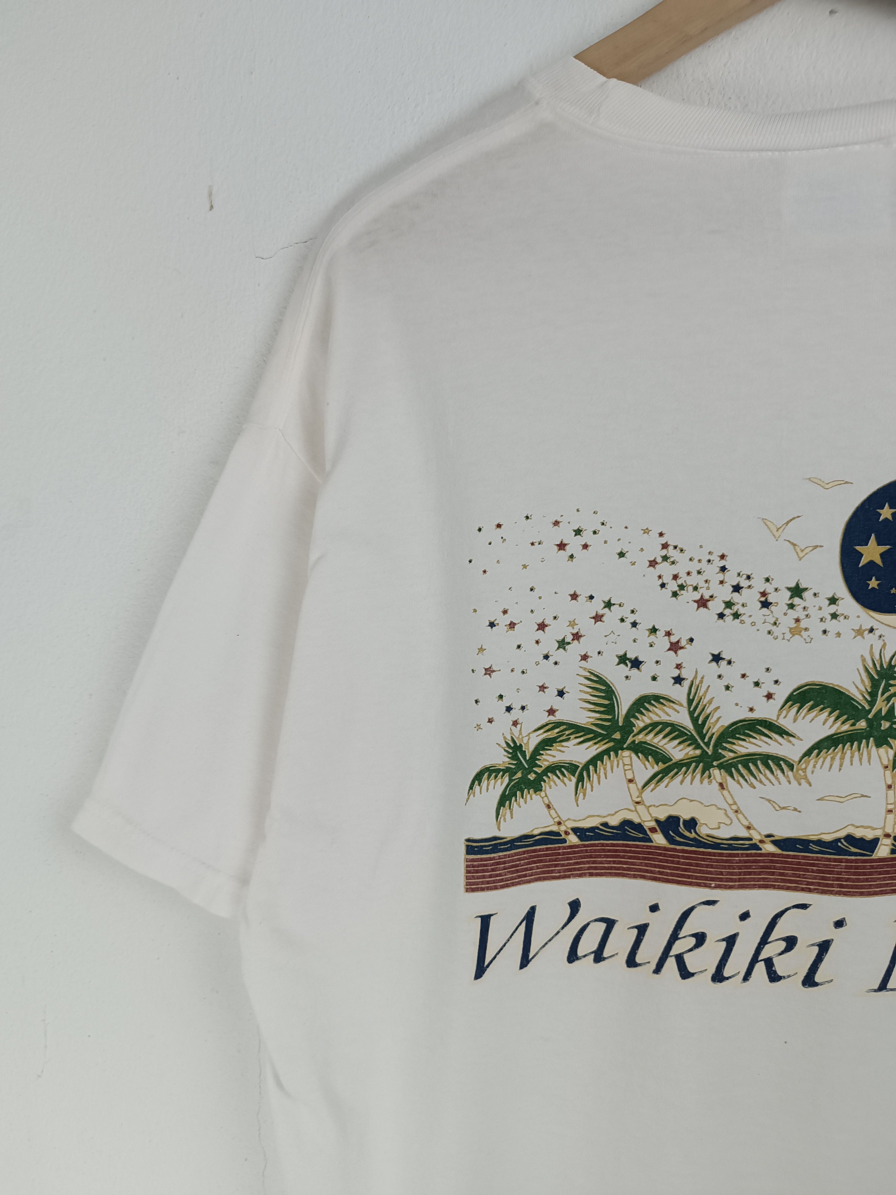 Vintage VINTAGE Y2K WAIKIKI BEACH HAWAII GUAM SURF SUN TEE Size US L / EU 52-54 / 3 - 5 Thumbnail