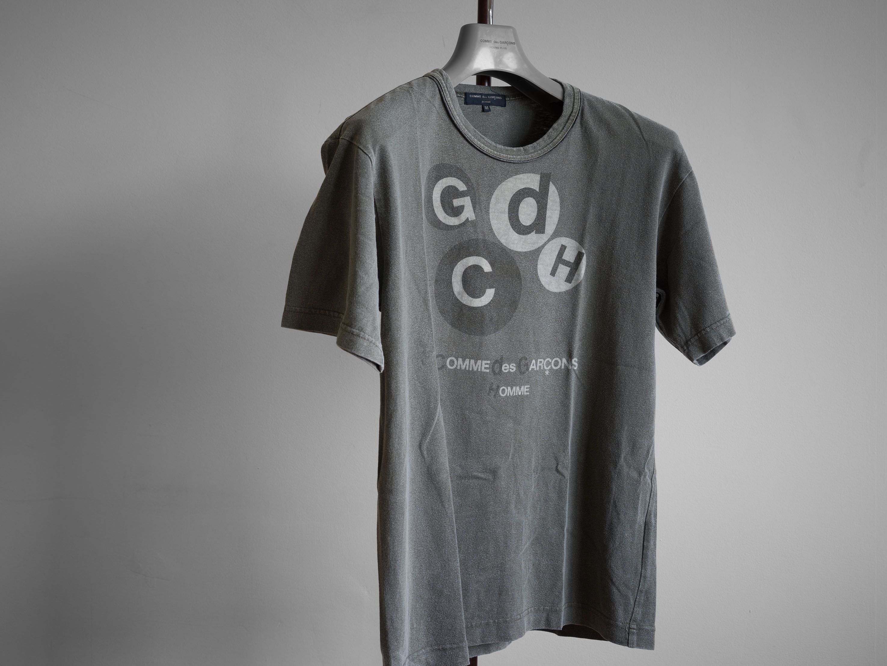 Comme des Garcons Homme SS2005 COMME des GARCONS HOMME LOGO PRINT T-SHIRT Size US M / EU 48-50 / 2 - 4 Thumbnail