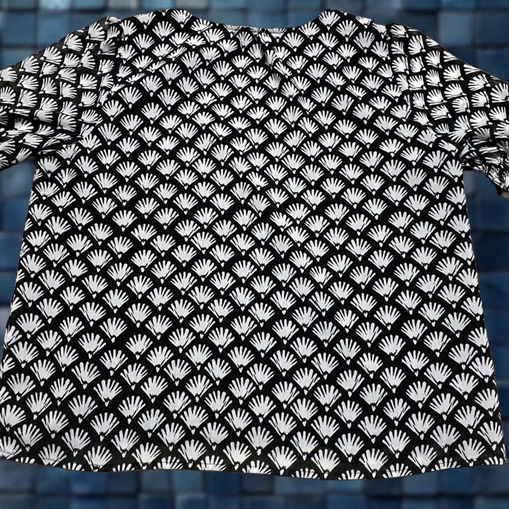 J.Crew J. Crew Womens Medium Shirt Black Geometric Short Sleeve V-neck Lined Chiffon Size M / US 6-8 / IT 42-44 - 1 Thumbnail