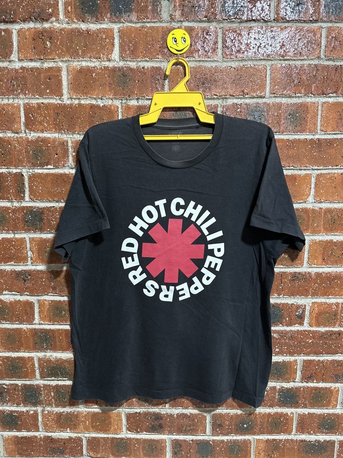 Band Tees × Uniqlo × Vintage Vintage Ut X Red Hot Chilli Peppers Sun Faded Tee Size US L / EU 52-54 / 3 - 1 Thumbnail