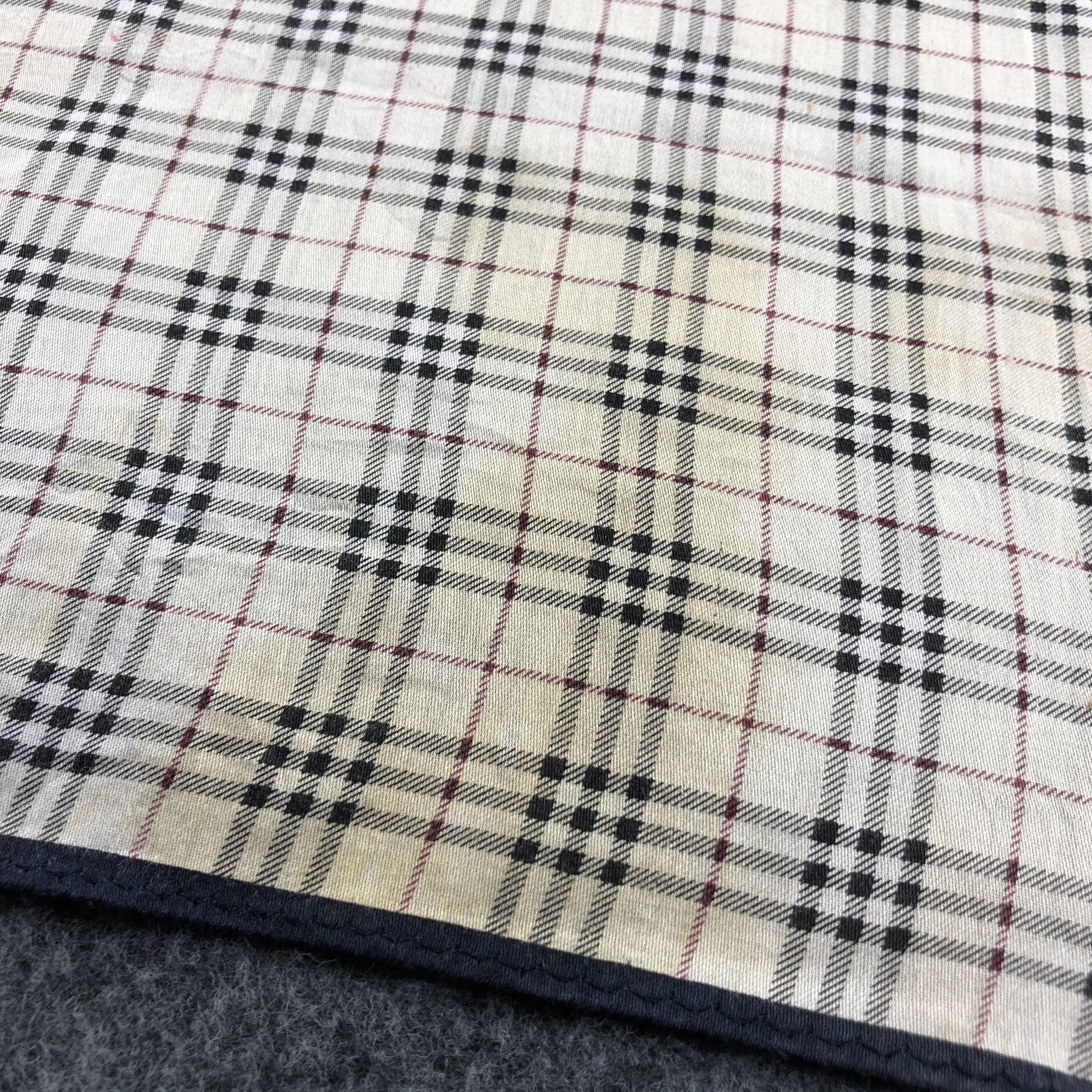 Burberry Burberry Flower Handkerchief Neckerchief Bandana H2515 Size ONE SIZE - 5 Thumbnail
