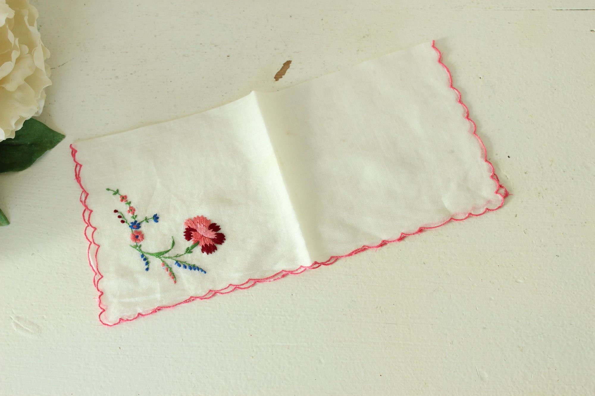 Vintage Vintage White Handkerchief, Embroidered Flower Cotton Hankie Size ONE SIZE - 5 Thumbnail