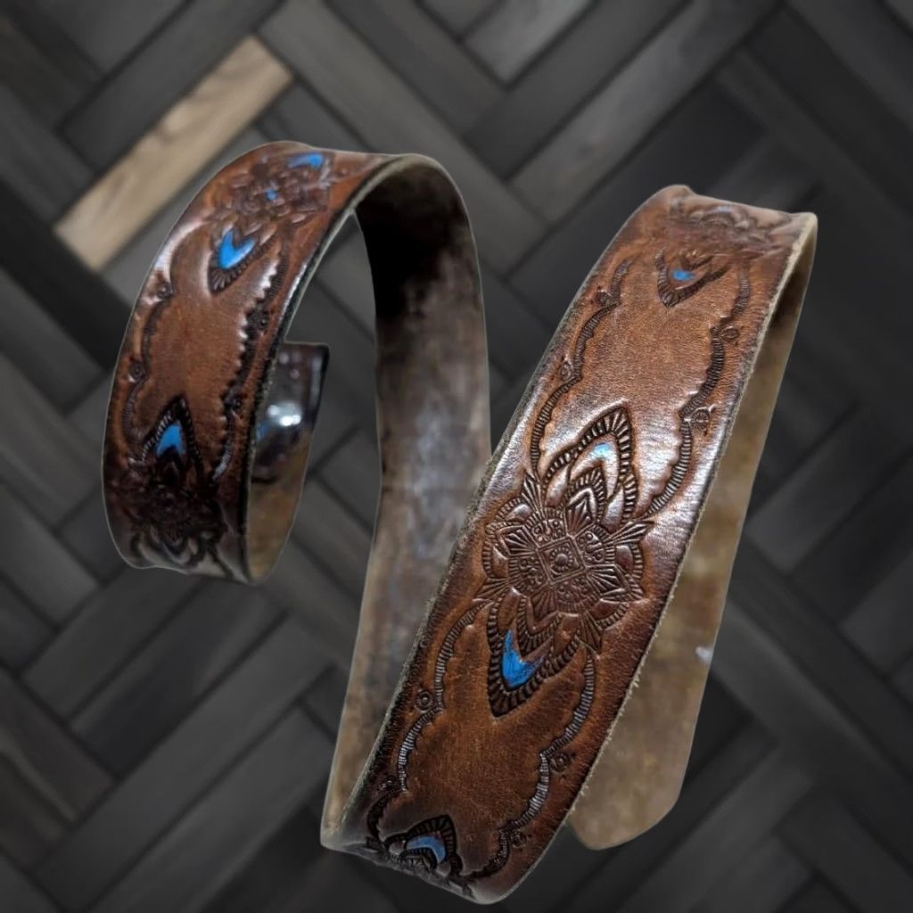 Vintage VINTAGE HANDCRAFTED buckle belt 32 cowhide leather TOOLED southwestern GEOMETRIC Men 32 Western Belt 1970s Boho Size 32 - 1 Thumbnail