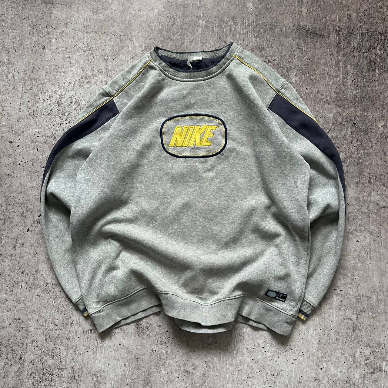 Nike Nike y2k Vintage Big Logo Boxy Baggy Sweatshirt Size US M / EU 48-50 / 2 - 1 Thumbnail