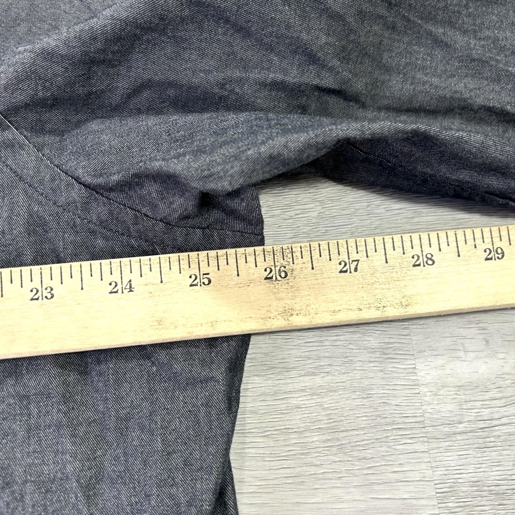 UNTUCKit UNTUCKit Shirt Mens 2XL Gray Chambray Cotton Button Up Long Sleeve Casual Size US XXL / EU 58 / 5 - 6 Thumbnail