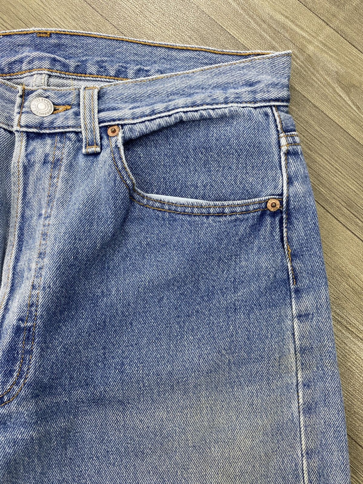 Levi's Vintage Clothing 🇺🇸1990s Vintage Levis 501 USA Straight 32x33 Light Blue Jeans Size US 30 / EU 46 - 8 Thumbnail