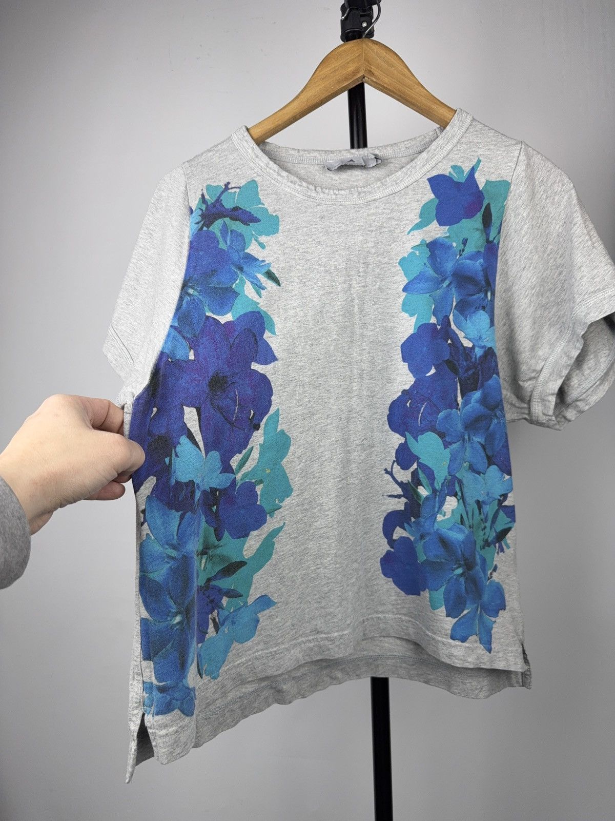 Stella McCartney 00s Luxury Adidas Stella McCartney Floral Graphic T-Shirt Size XS / US 0-2 / IT 36-38 - 4 Thumbnail