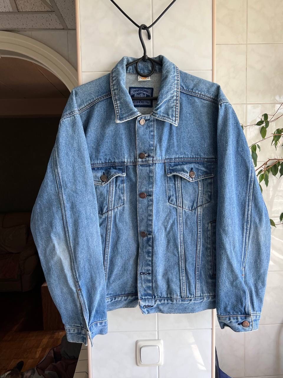 Vintage Vintage 1990s Hard Rock Cafe Beijing China Denim Jacket S Size US S / EU 44-46 / 1 - 6 Thumbnail