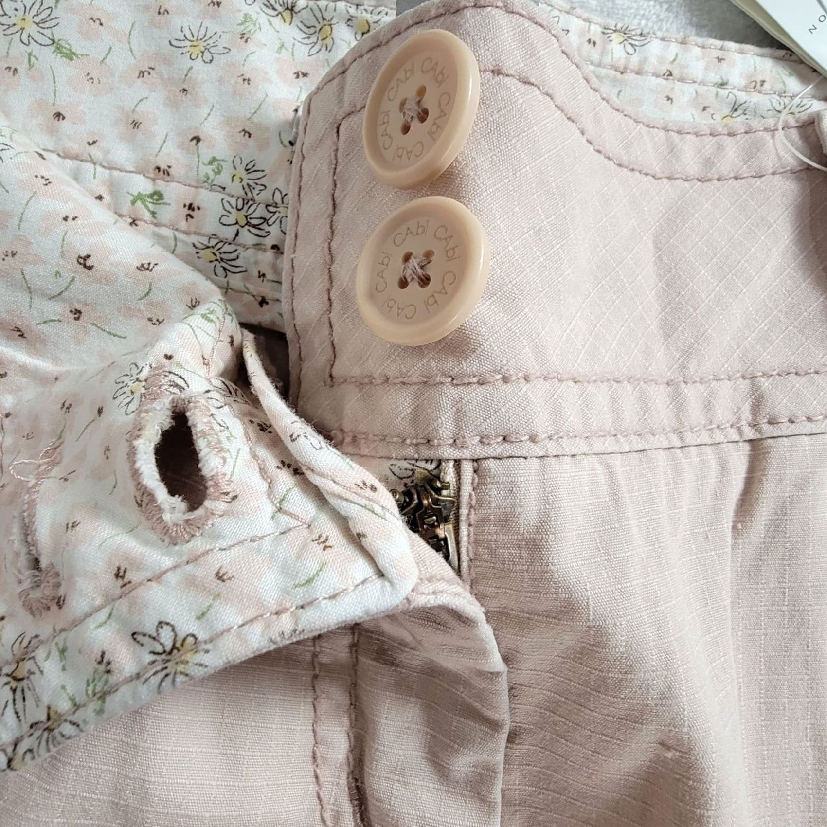 Vintage CAbi Womens Mid-Rise Cotton Cropped Cargo Pants 10 Beige Casual Size 32" / US 10 / IT 46 - 6 Thumbnail