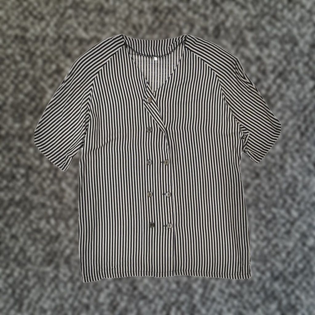 Vintage VINTAGE Womens Shirt Blouse Grey Striped Viscose 2XL UK 20 Short Sleeve Size XXL / US 16-18 / IT 52-54 - 1 Thumbnail