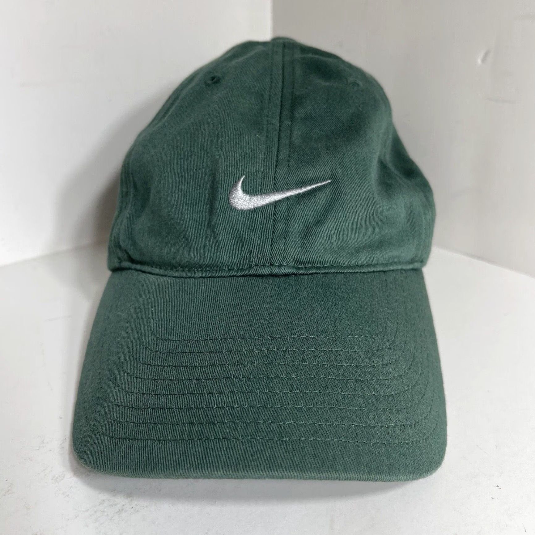 Nike VINTAGE Nike Hat 90s Center Swoosh Green Silver Flexi Fit Cap Running Unisex Adults One Size Green 90s Nike Center Swoosh Hat Size ONE SIZE - 2 Thumbnail
