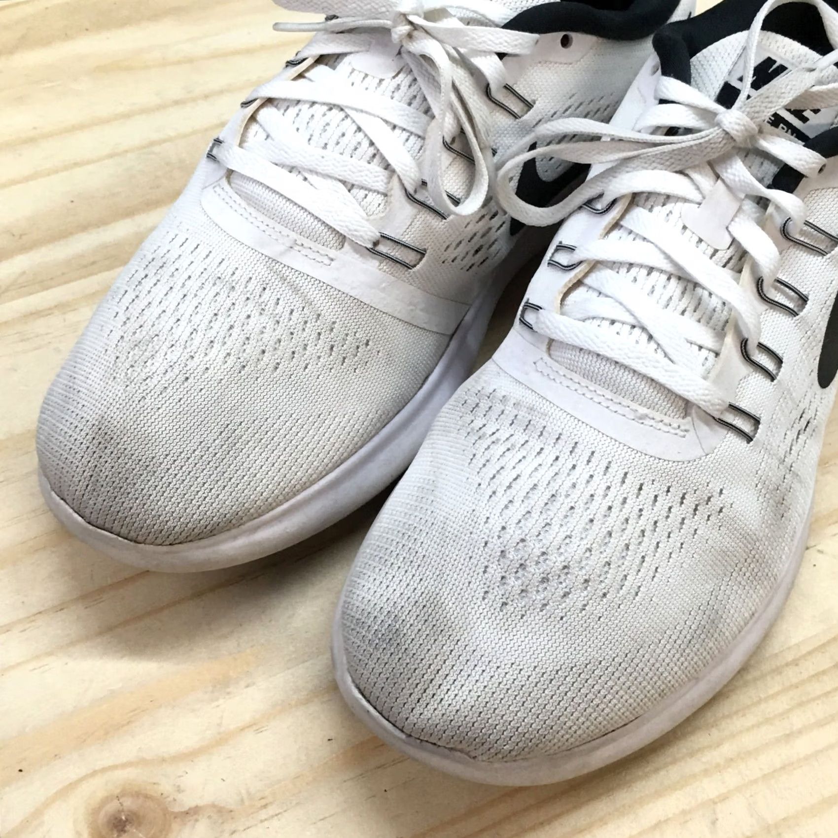 Nike Nike Shoes Womens 10.5 Free RN Sneakers Black White Lace Up Low Top 831509-100 Size L / US 10 / IT 46 - 4 Thumbnail