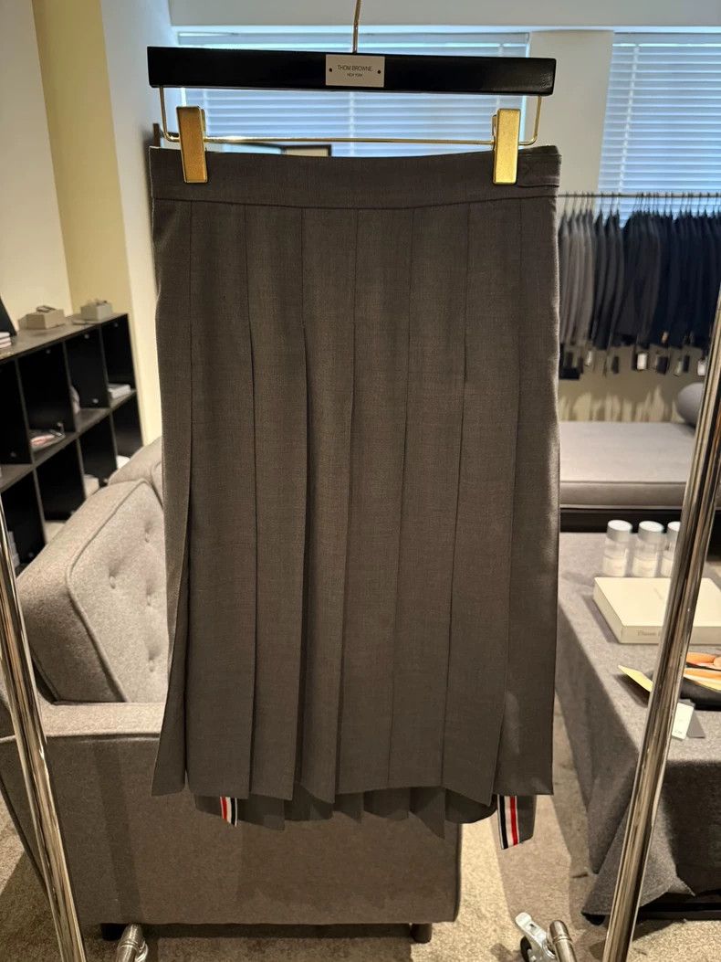 Thom Browne Thom Browne A pleated skirt Size 26" / US 2 / IT 38 - 1 Thumbnail