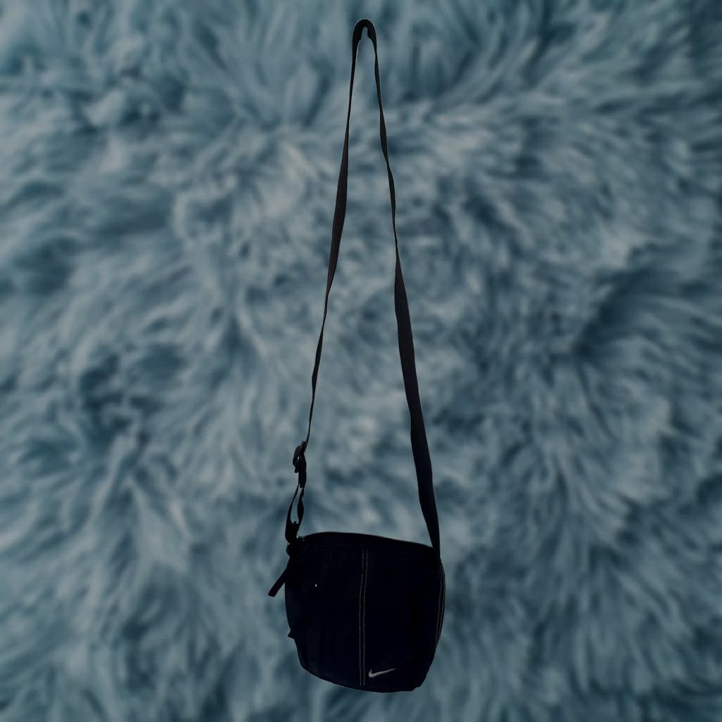 Nike VINTAGE NIKE Sling Bag Unisex Adults Mini Black Crossbody Shoulder Strap 90s Size ONE SIZE - 1 Thumbnail