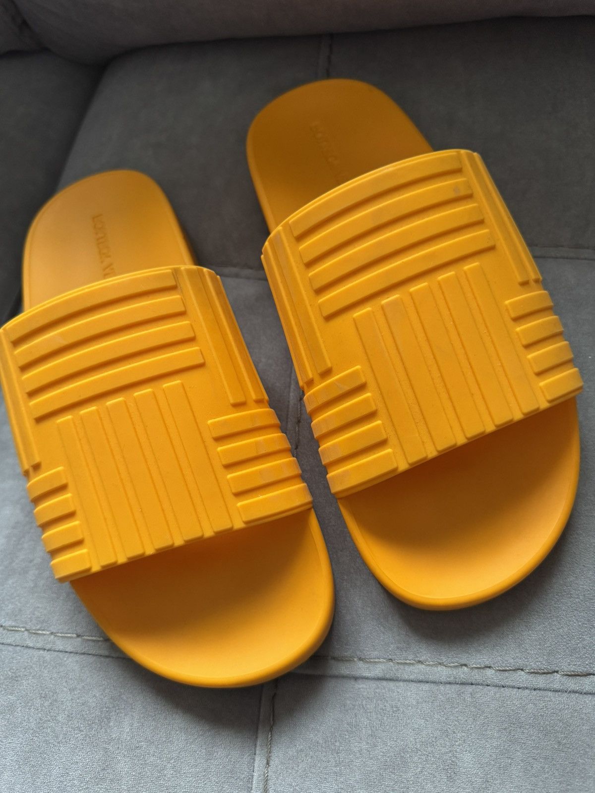 Bottega Veneta BOTTEGA VENETA sliders see photos with tape measurements fit Size US 9 / EU 42 - 2 Thumbnail