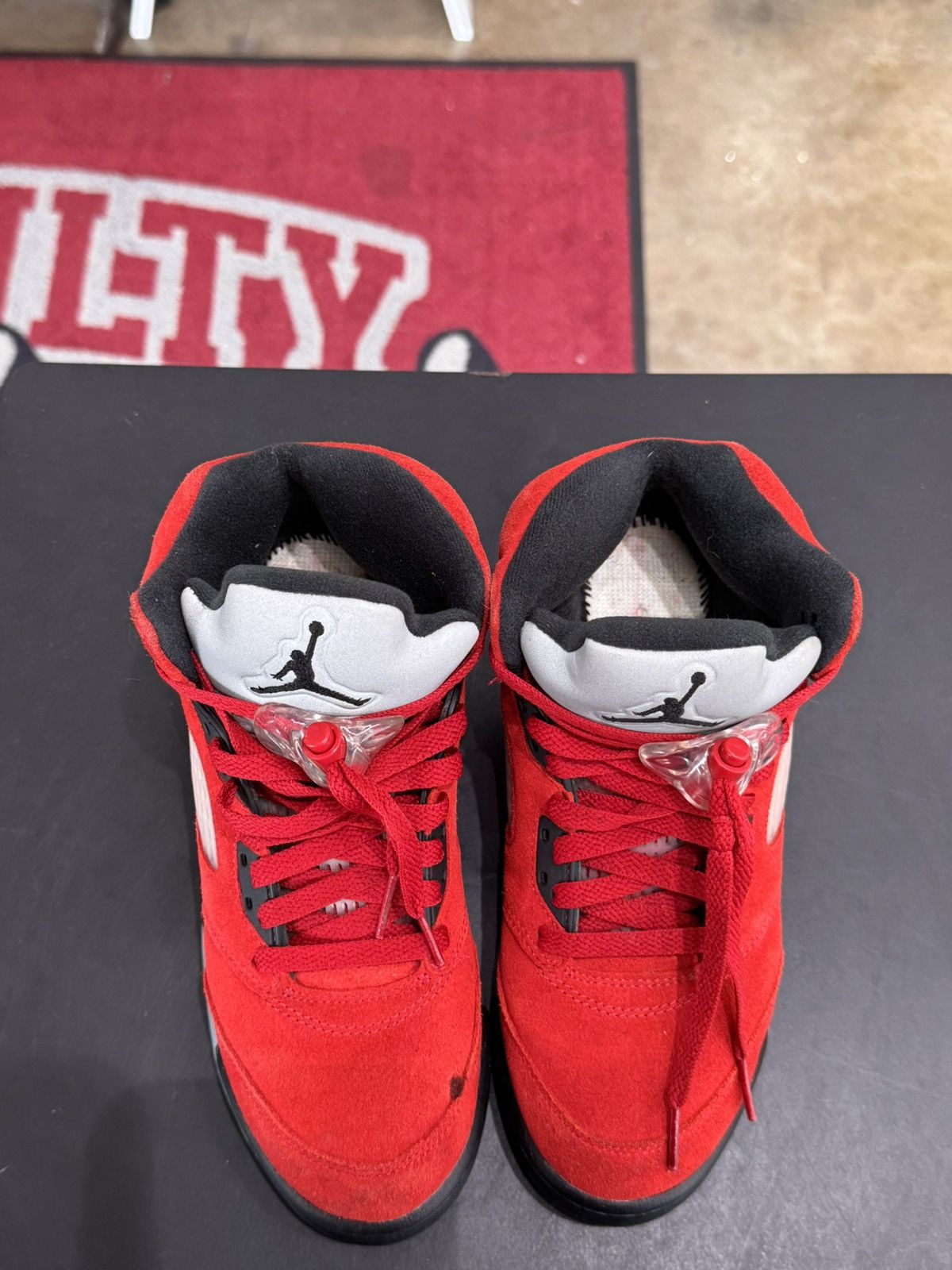 Jordan Brand Air Jordan 5 Raging Bull Sz. 5.5Y (2021) Size US 5.5 / EU 38 - 2 Thumbnail
