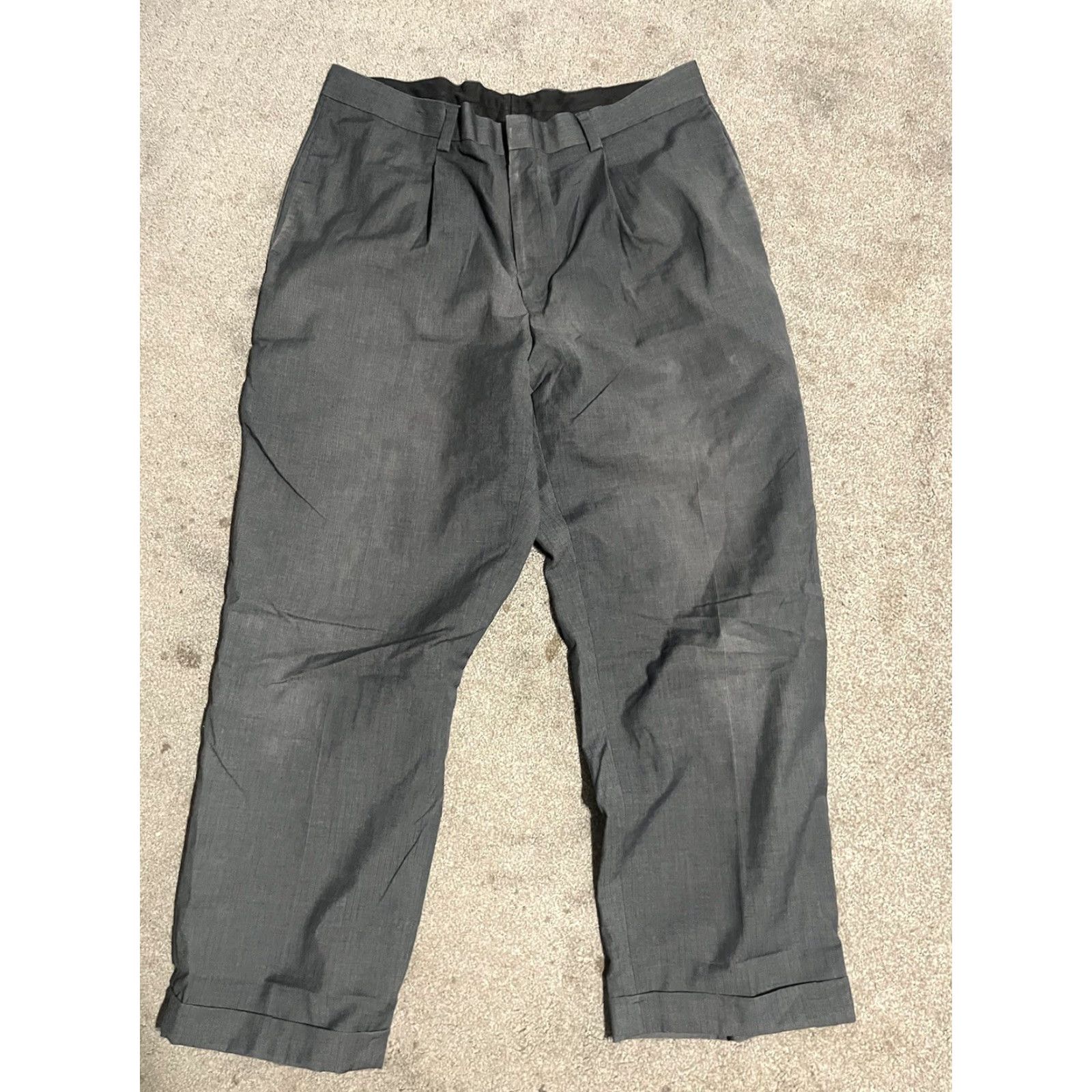 Kenneth Cole KENNETH COLE Reaction Pleated PANTS 36x26 Gray Solid Dress Pants Mens Front Flat Front Chino Cotton 36 Waist 26 Inseam Regular Size Size US 36 / EU 52 - 2 Thumbnail