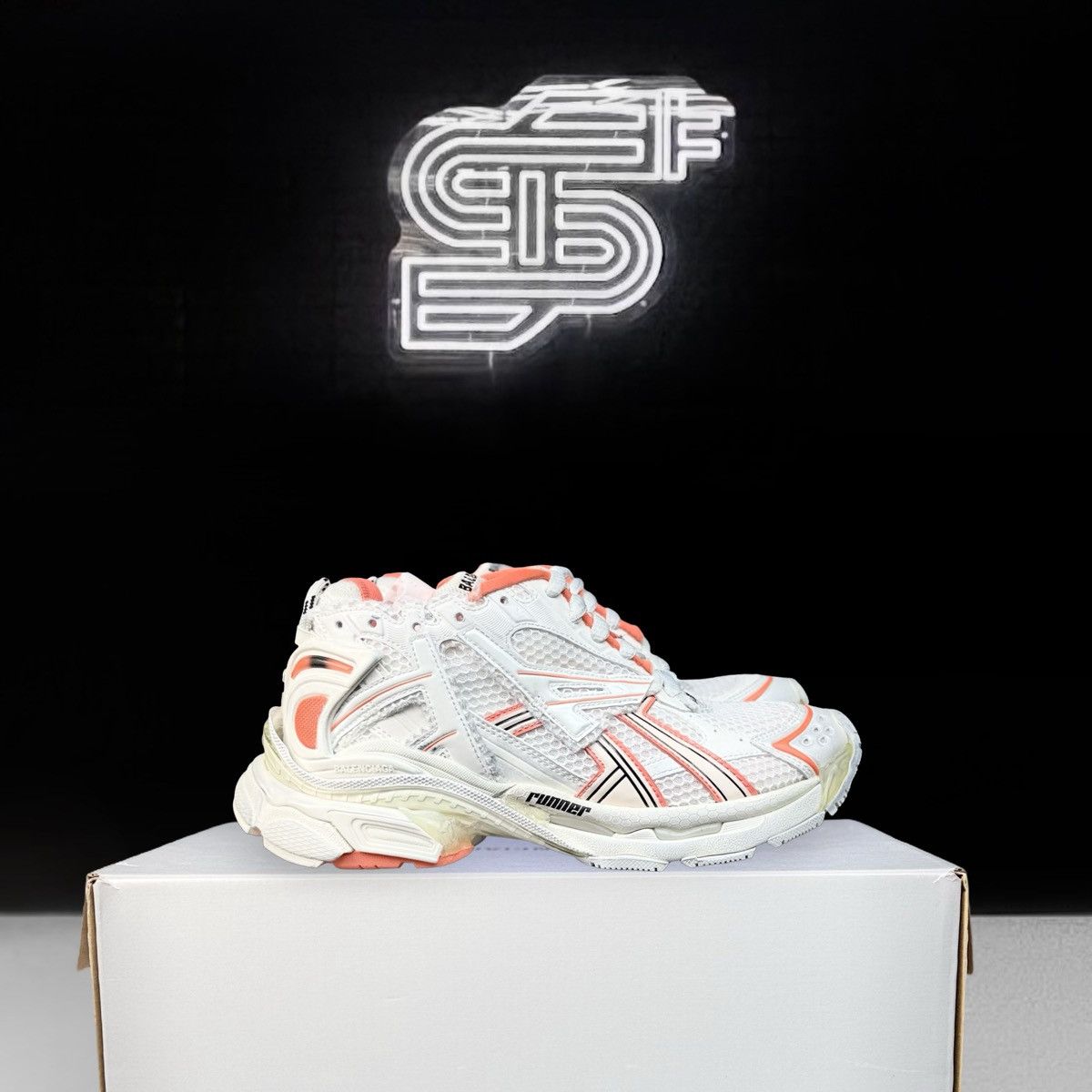 Balenciaga Balenciaga Runner White / Tangerine Size US 8.5 / EU 41-42 - 1 Thumbnail