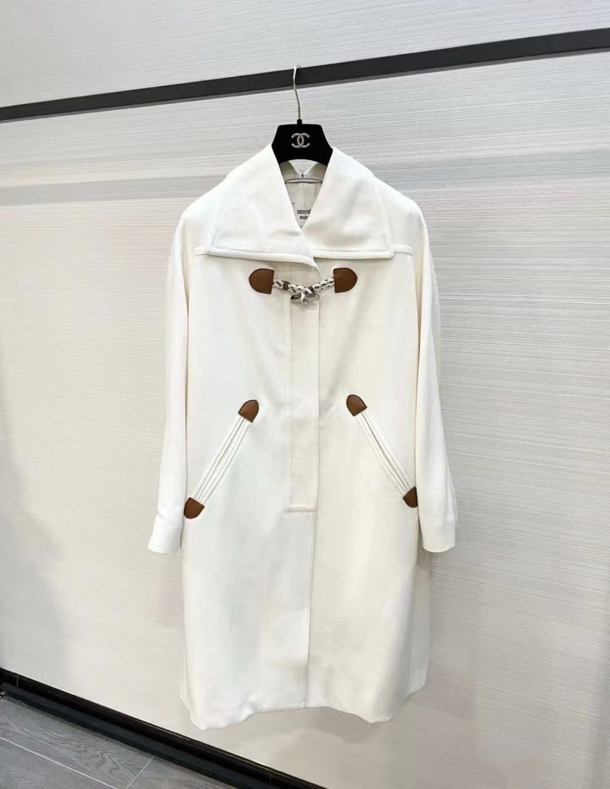 Hermes Hermès Horn Button Mid-Length Wool Coat J33 Size XS / US 0-2 / IT 36-38 - 1 Thumbnail