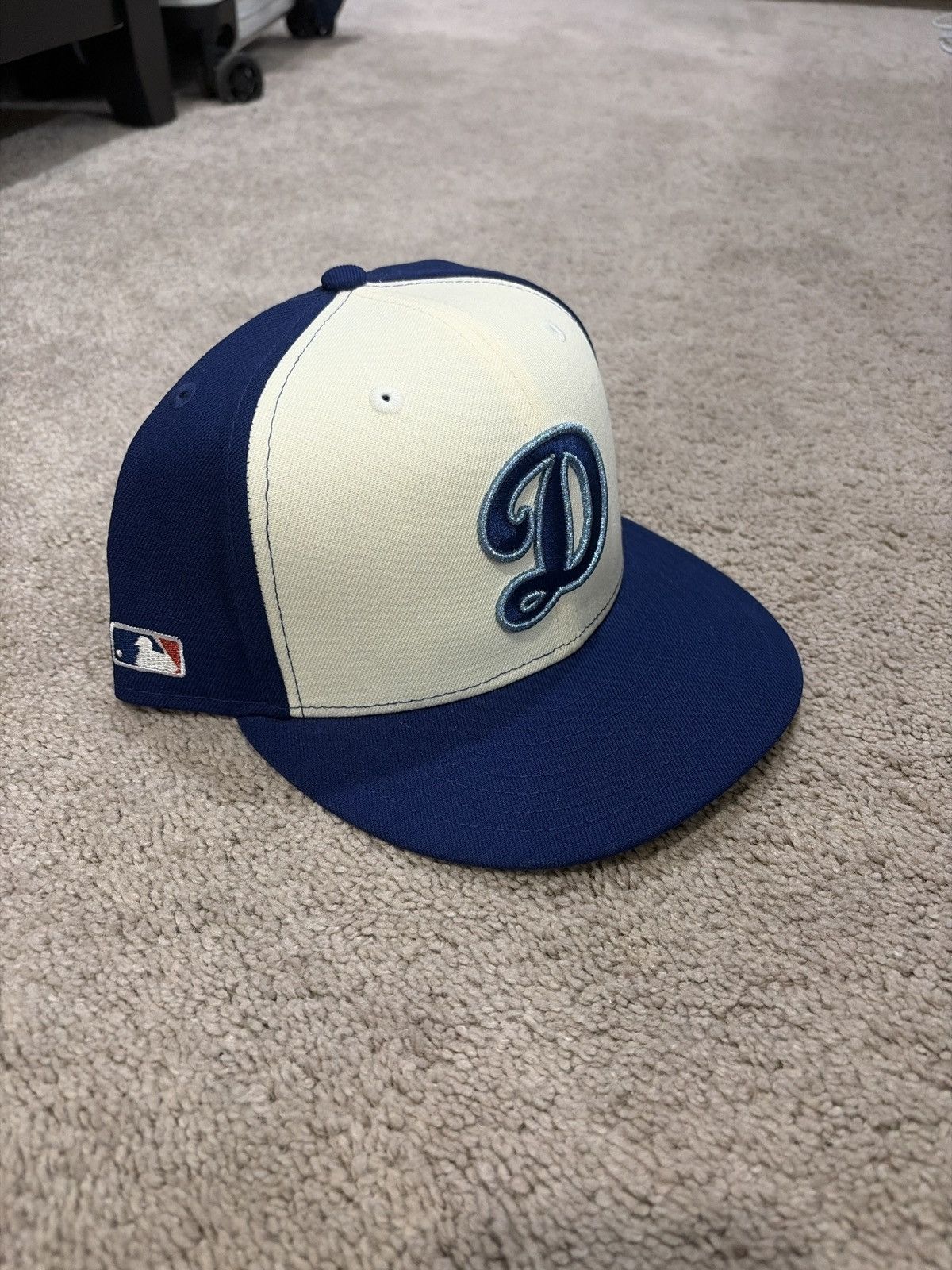 New Era Lightly worn , New Era LA Dodgers hat Size 7 3/4 Size ONE SIZE - 1 Thumbnail