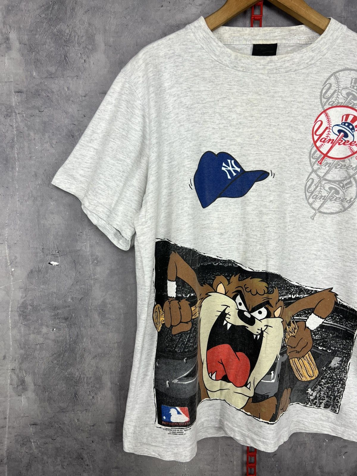 Changes × MLB × Vintage Vintage 1991 Los Angeles Dodgers Looney Toons Taz T-Shirt L Size US L / EU 52-54 / 3 - 3 Thumbnail