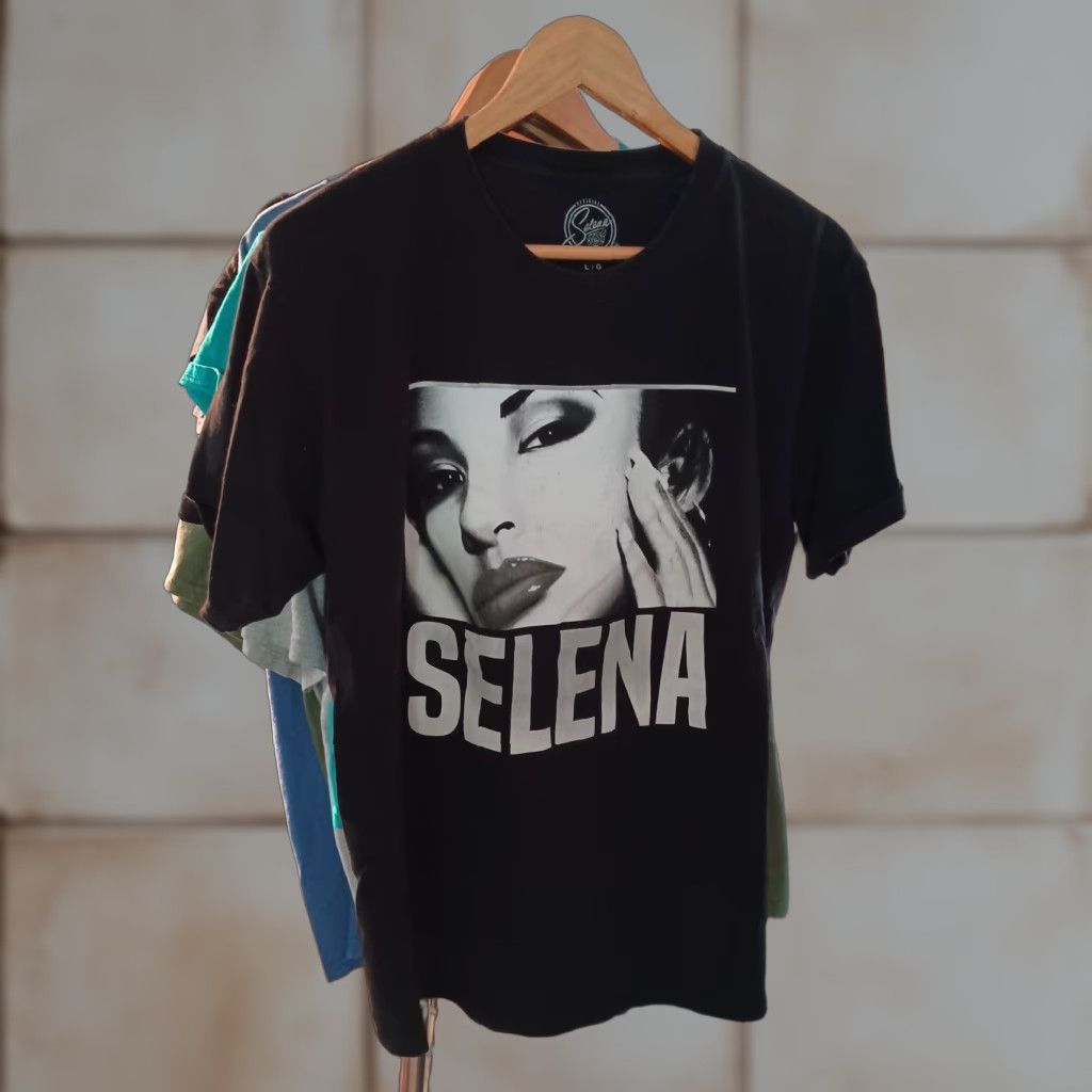 Vintage VINTAGE Selena Rock Band Tee Women L Black T-Shirt Short Sleeve Crew Neck Size L / US 10 / IT 46 - 1 Thumbnail