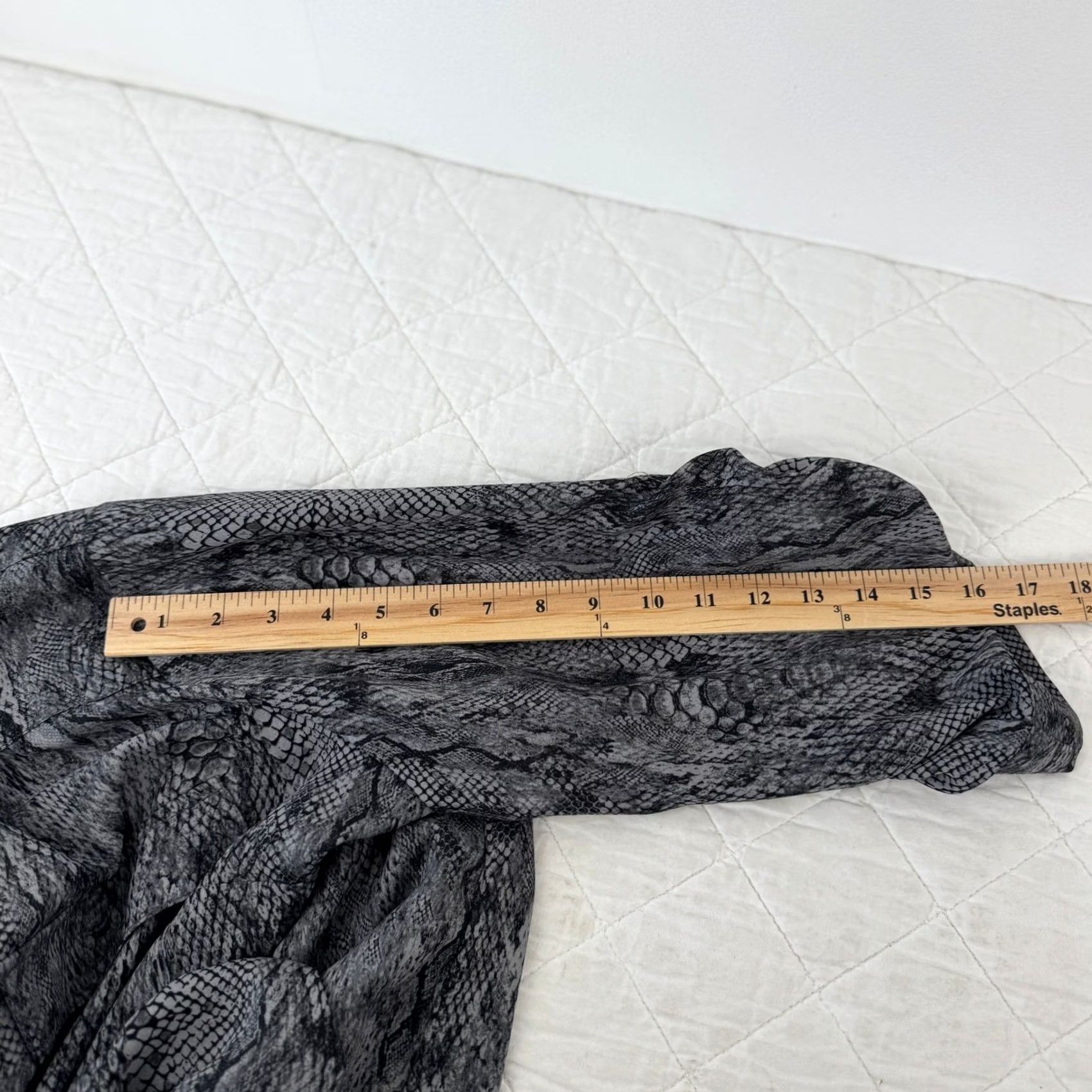 Torrid Torrid Grey Snakeskin Print Georgette Button Down Blouse Plus 4 4X 3/4 Sleeve Size XXL / US 16-18 / IT 52-54 - 6 Thumbnail