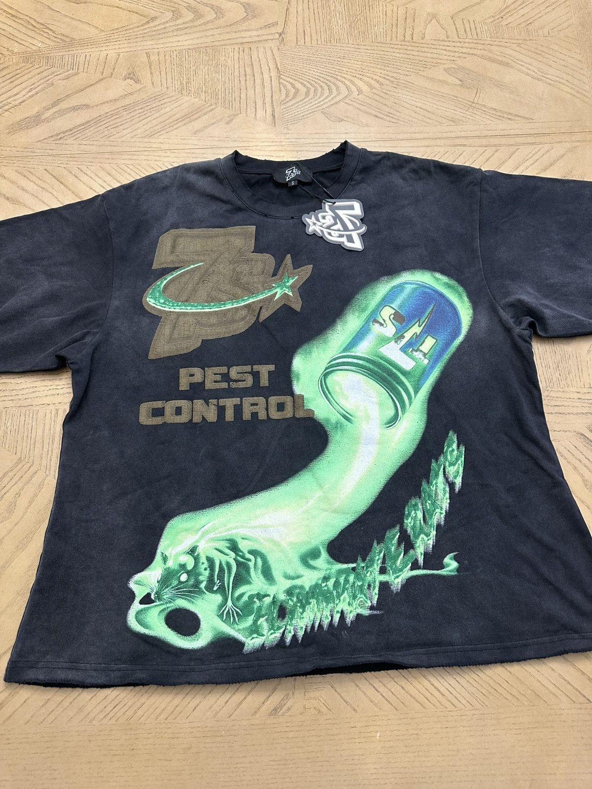 Other Triple Sevens "Pest Control" Tee in Black. Size US S / EU 44-46 / 1 - 1 Thumbnail